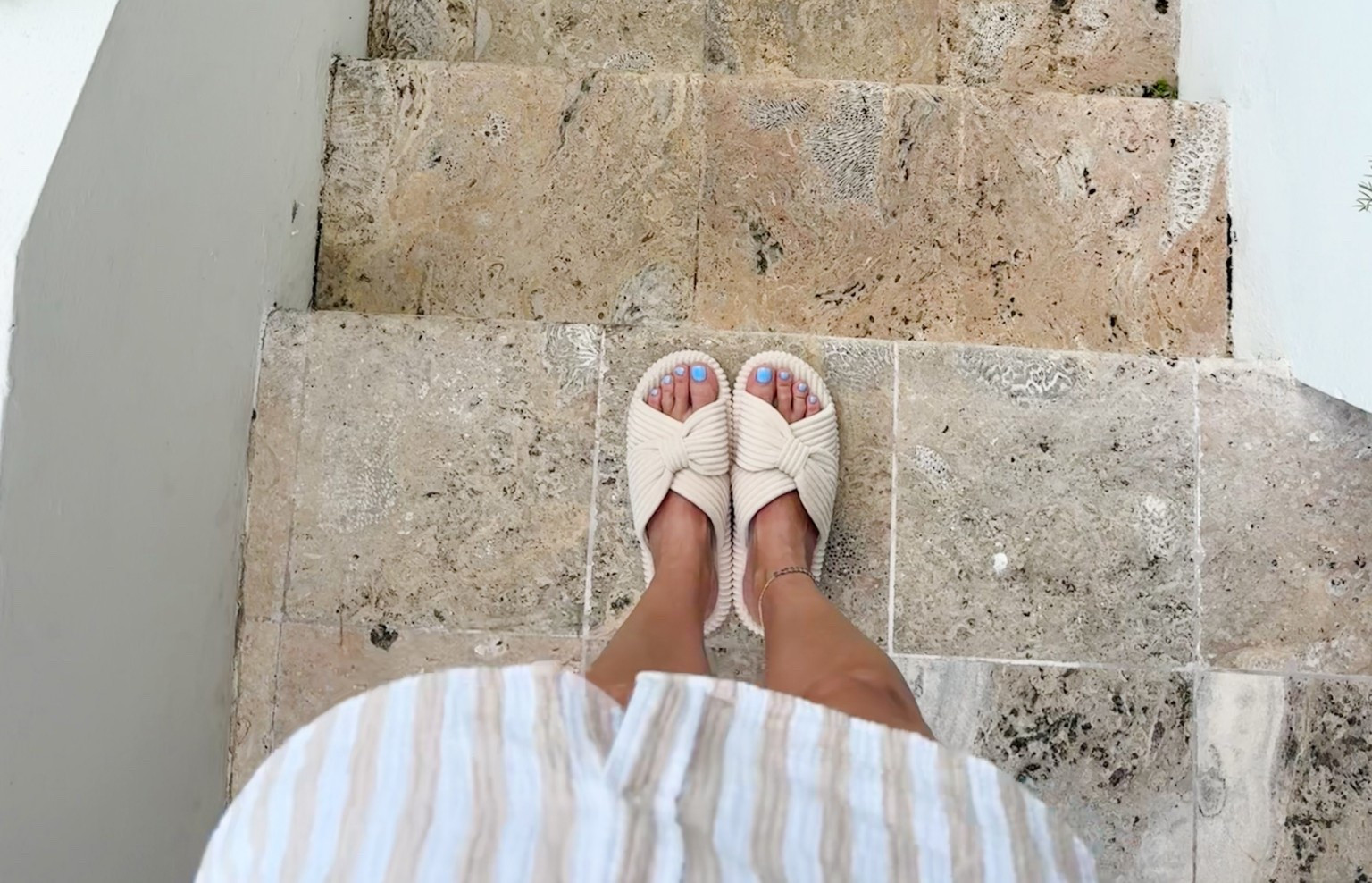 Super cozy sandal slippers for vacation 