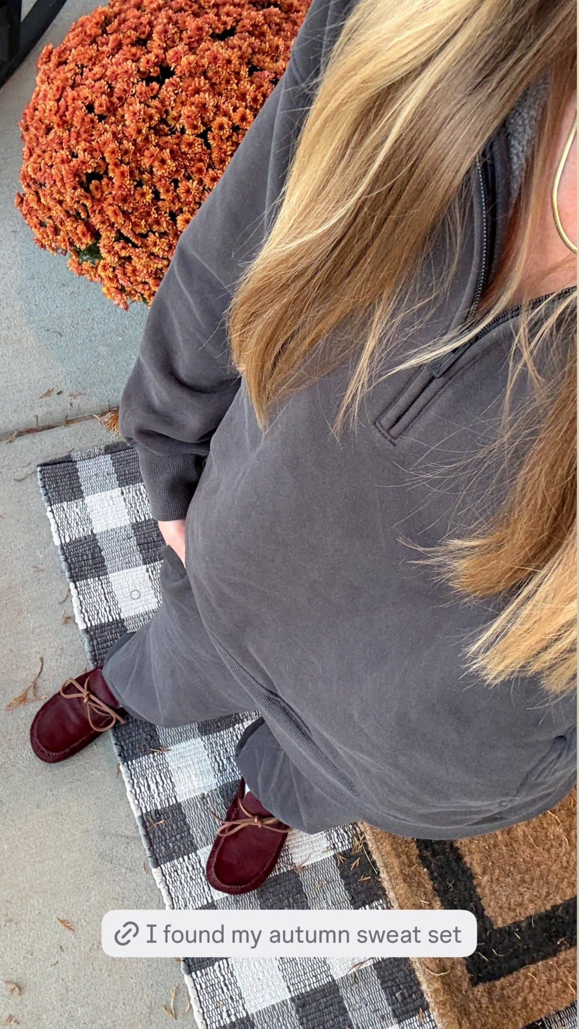 My favorite sweat set for fall and winter! 
Top: wearing size small 
Bottoms: wearing size small 

#LTKSeasonal #LTKHoliday #LTKGiftGuide