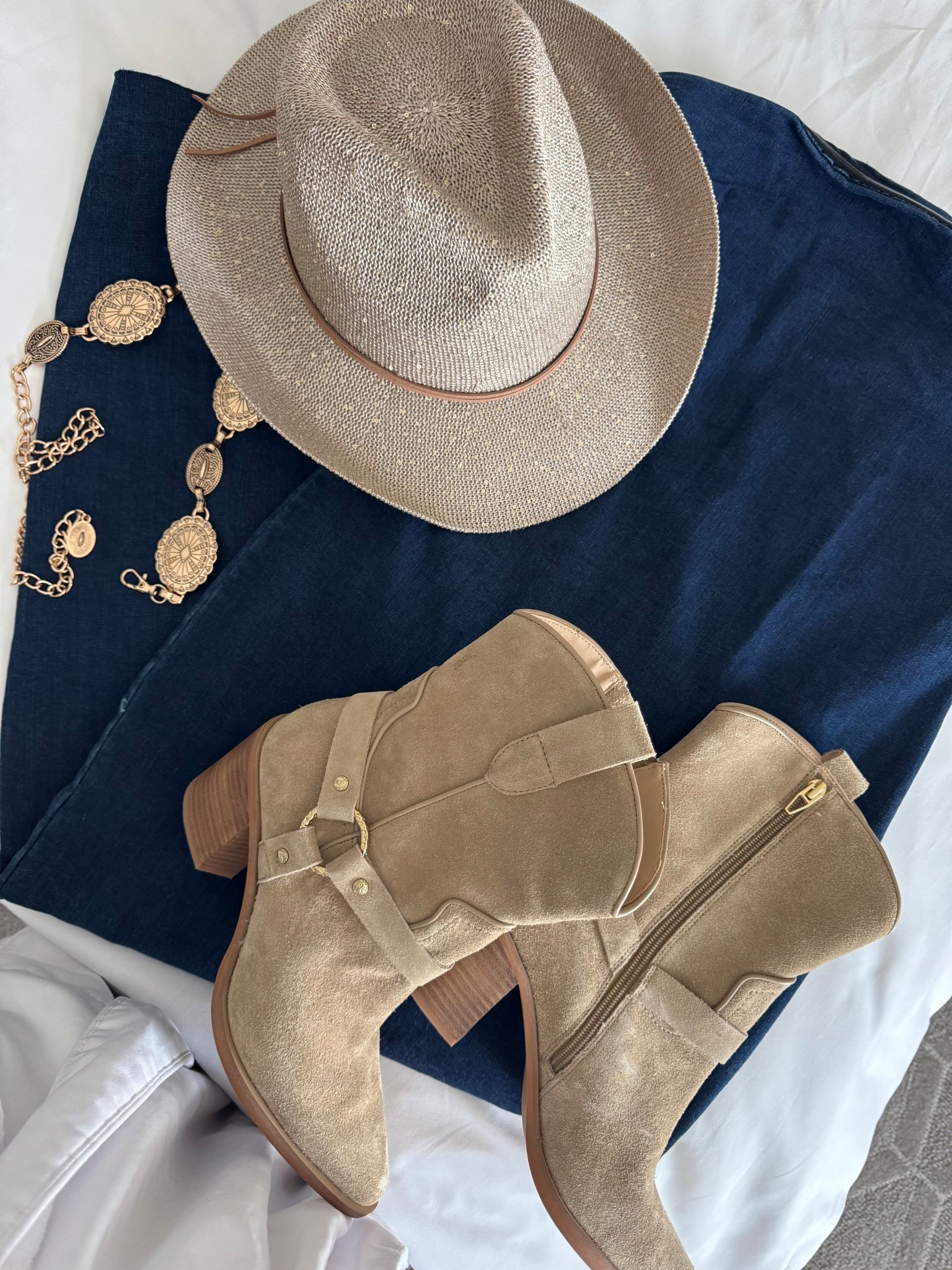 What I’m wearing to George Strait / Chris Stapleton 🐶

#countryconcert