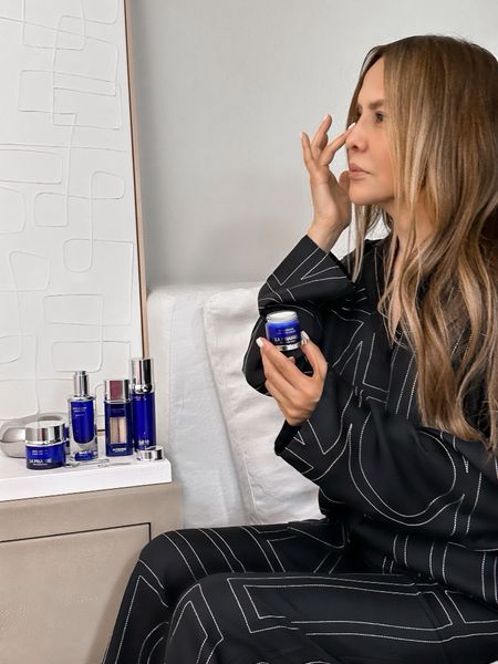 As our skin changes, so should our skincare routine. @Nordstrom @LaPrairie #NordstromBeauty #NordstromPartner #LaPrariePartner #LaPrairie #SkinCaviar #SkinCaviarEyeLift #LaPrairieSeenBy #GetReadyWithMe #ThePhenomenalEyeLift 