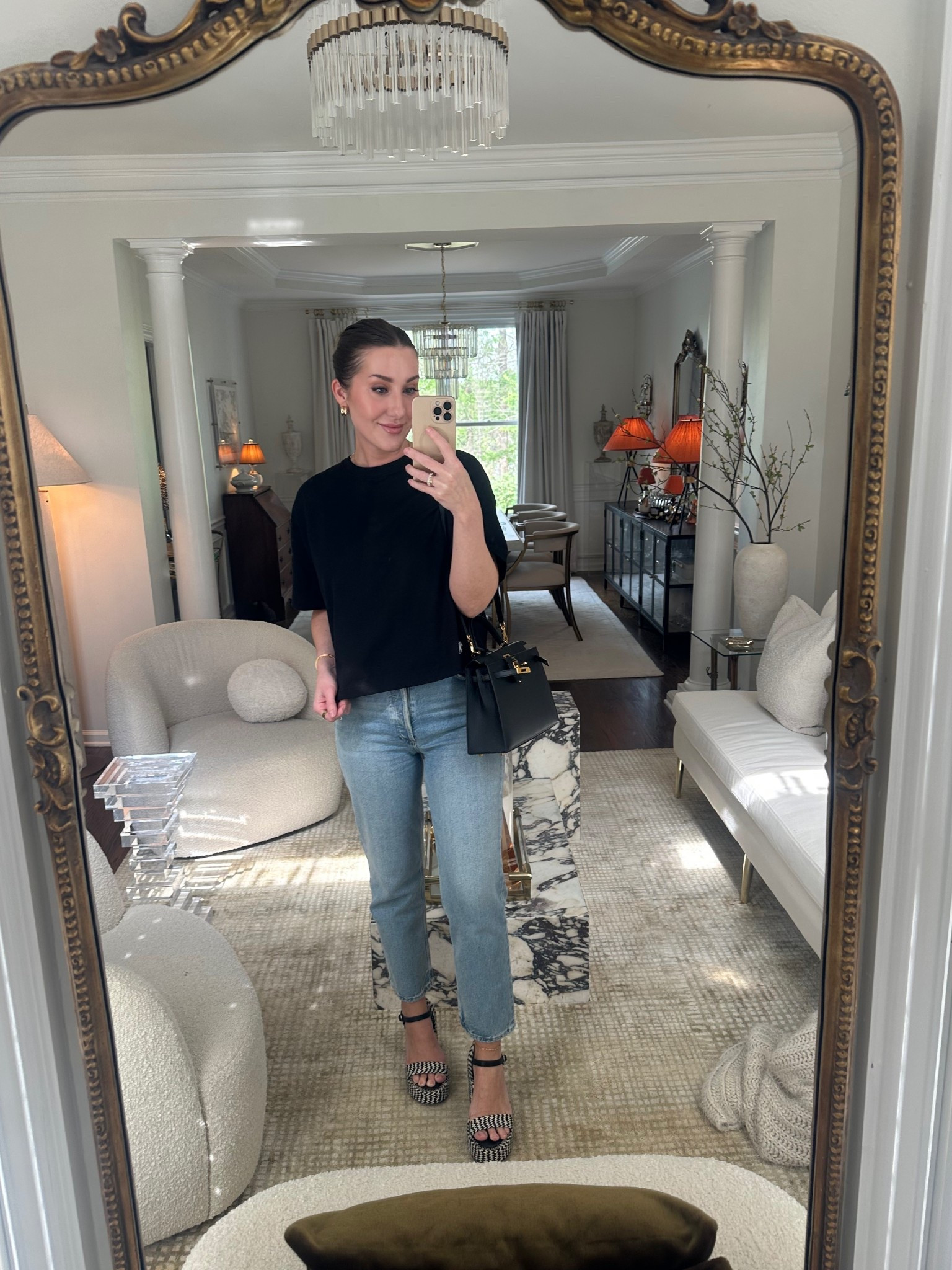 The perfect black t shirt- medium
Jeans tts, snug fit and no stretch- 27

#LTKootd