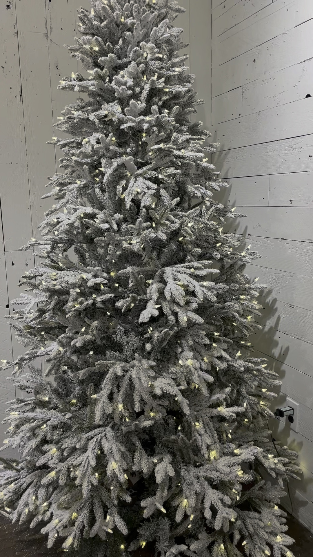 Absolutely love this beautiful flocked Christmas tree. It’s lush and gorgeous and the perfect backdrop to showcase your ornaments and ribbon 

#LTKHoliday #LTKHome #LTKSeasonal