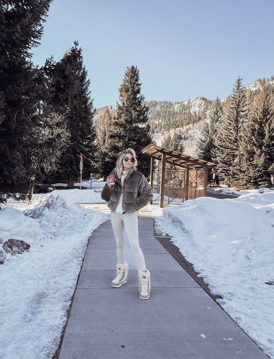 Neutrals in Aspen 🤍 also- my favorite new winter boots are on major sale! 

#LTKSeasonal #LTKtravel #LTKsalealert