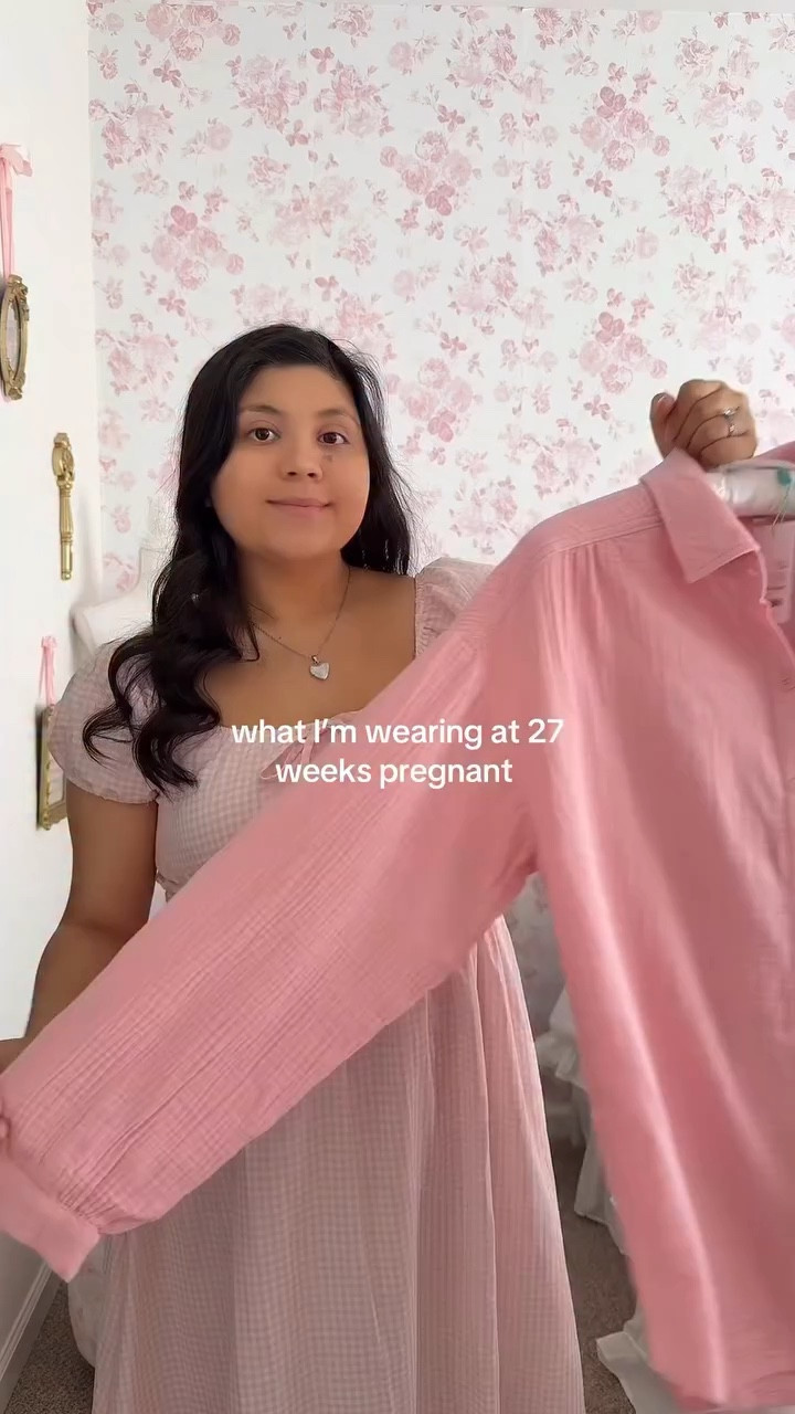 What I’m wearing at 27 weeks pregnant 🩷 
This Cotton Crinkle Set is a little too comfortable because I want to lounge in it everyday!

Use code Valerie to save 🩷

#poshpeanut #girlmom #maternity #pregnancy #momtobe