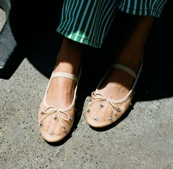 My go-to summer shoe 🤍

I don’t say this lightly… these are the best ballet flats I own. They’re lightweight, comfortable, and somehow go with everything dresses, denim, linen, all of it.

The mesh + subtle sparkle detail makes them feel a little more elevated than your typical flat, but still easy enough for everyday. I’ve been reaching for them nonstop.

If you’re looking for a chic, throw-on-and-go summer shoe… these are it.