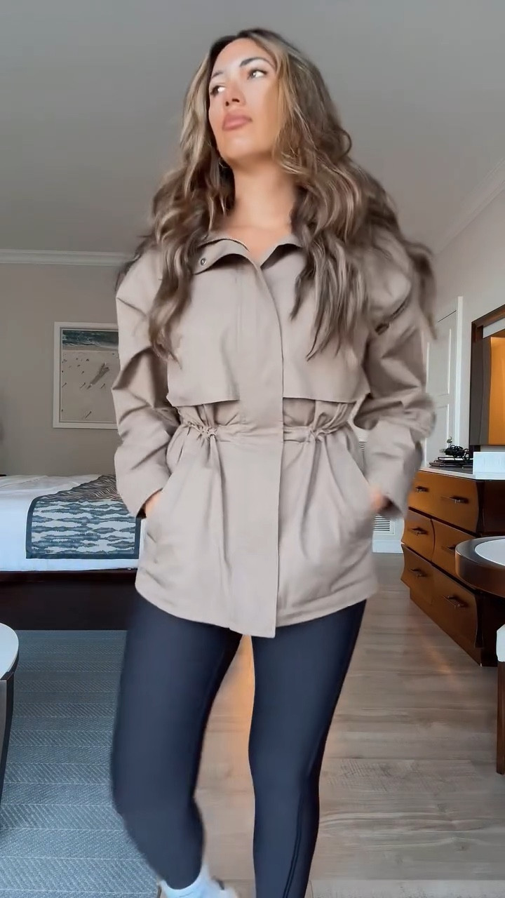 The jacket is the outfit.
That’s it.

#AritziaStyle #CinchJacket #EffortlessStyle #SpringLayers #OffDutyLook