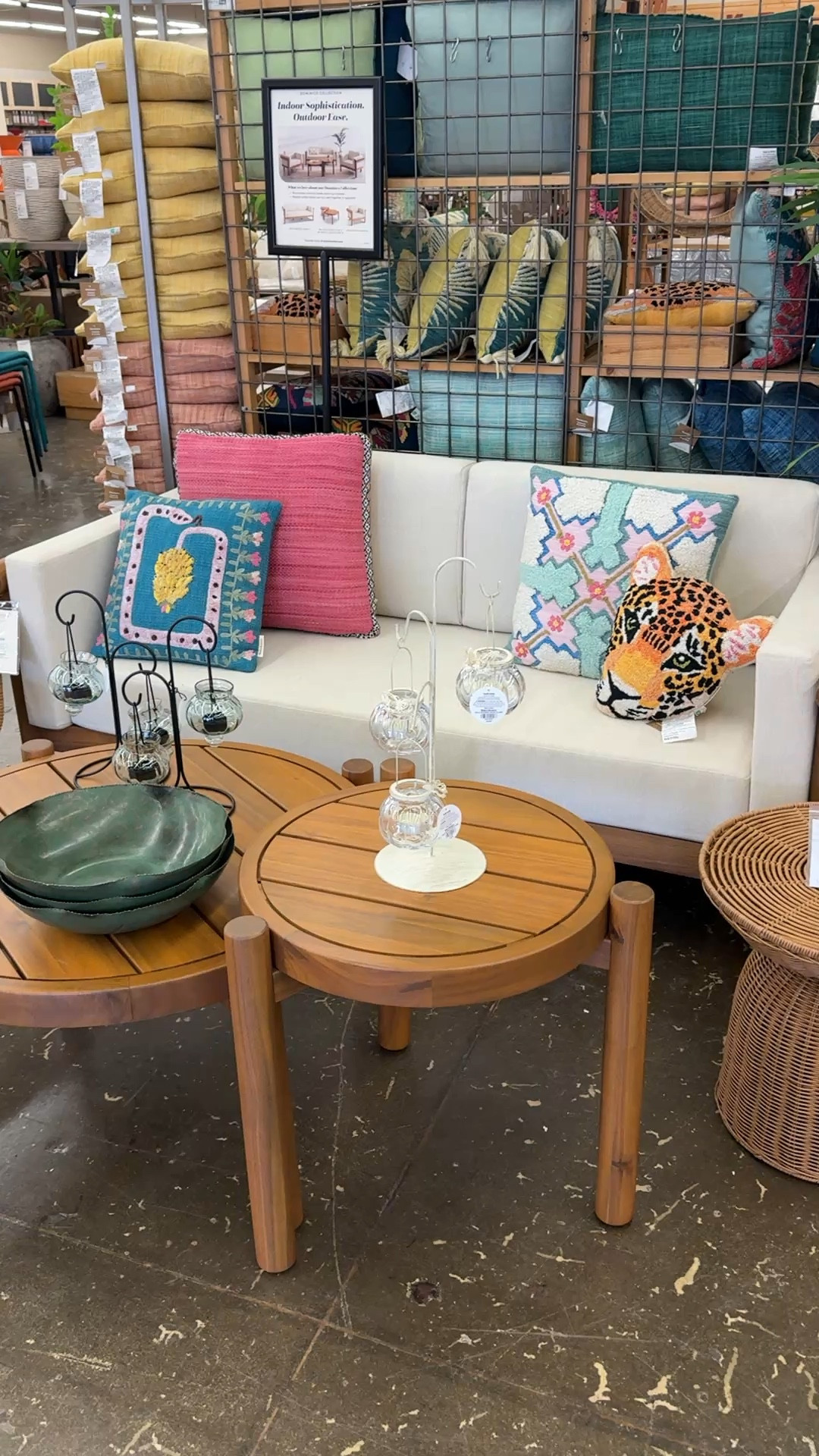 The best outdoor pillows in bold, bright colors and patterns. Perfect for summer entertaining.



#LTKSeasonal #LTKHome