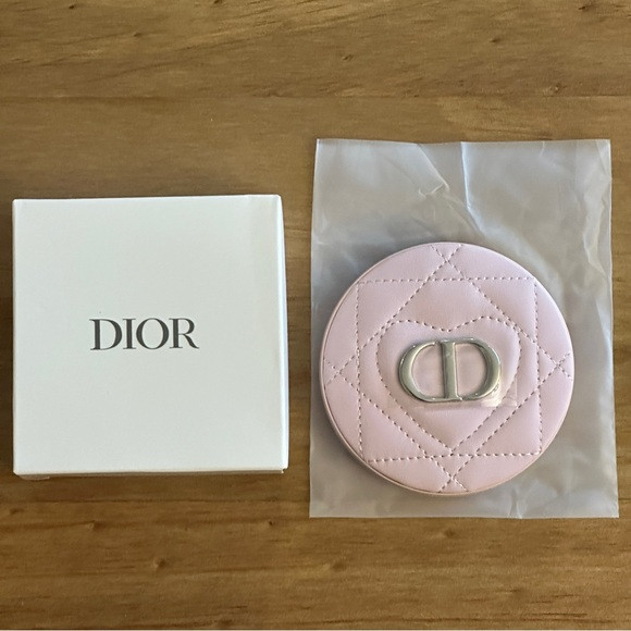 DIOR BEAUTY COMPACT MIRROR
LIGHT PINK, QUILTTED PATTERN, New in box | Poshmark