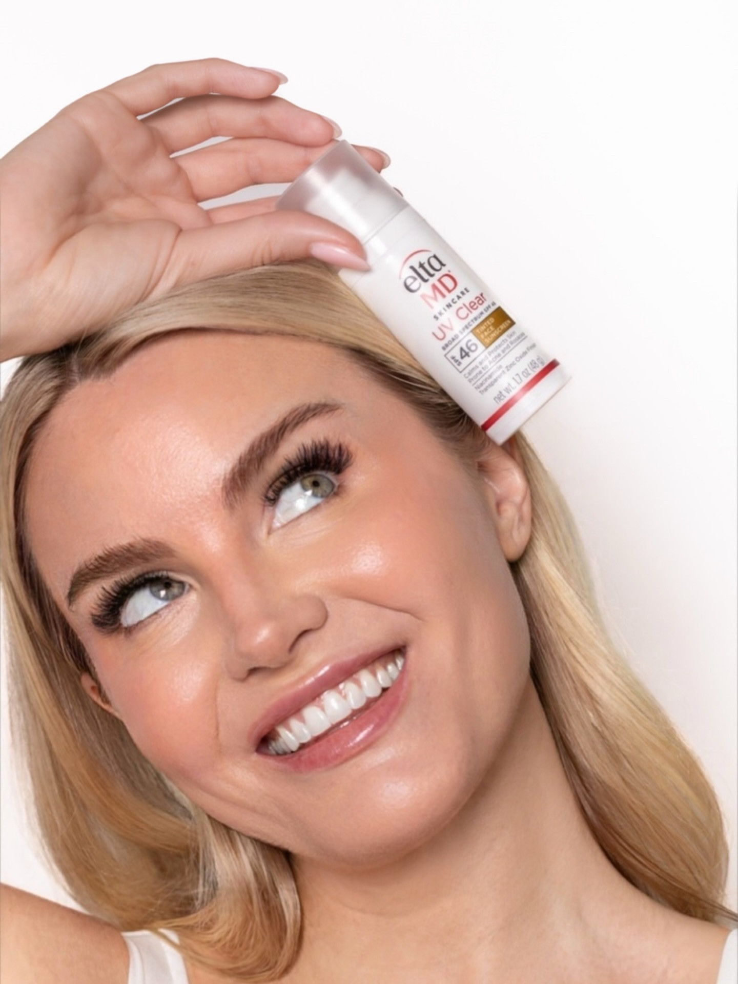 The holiday season calls for glowing skin — and EltaMD always delivers. ✨🎁
From shoot day to every day, their UV Clear SPF is the one product I never skip. It keeps my skin protected, calm, and camera-ready through all the holiday events, travel, and parties.

Healthy, radiant skin is the best gift you can give yourself. 🤍
@eltamdskincare #eltamd #eltamdskincare #eltamdpartner