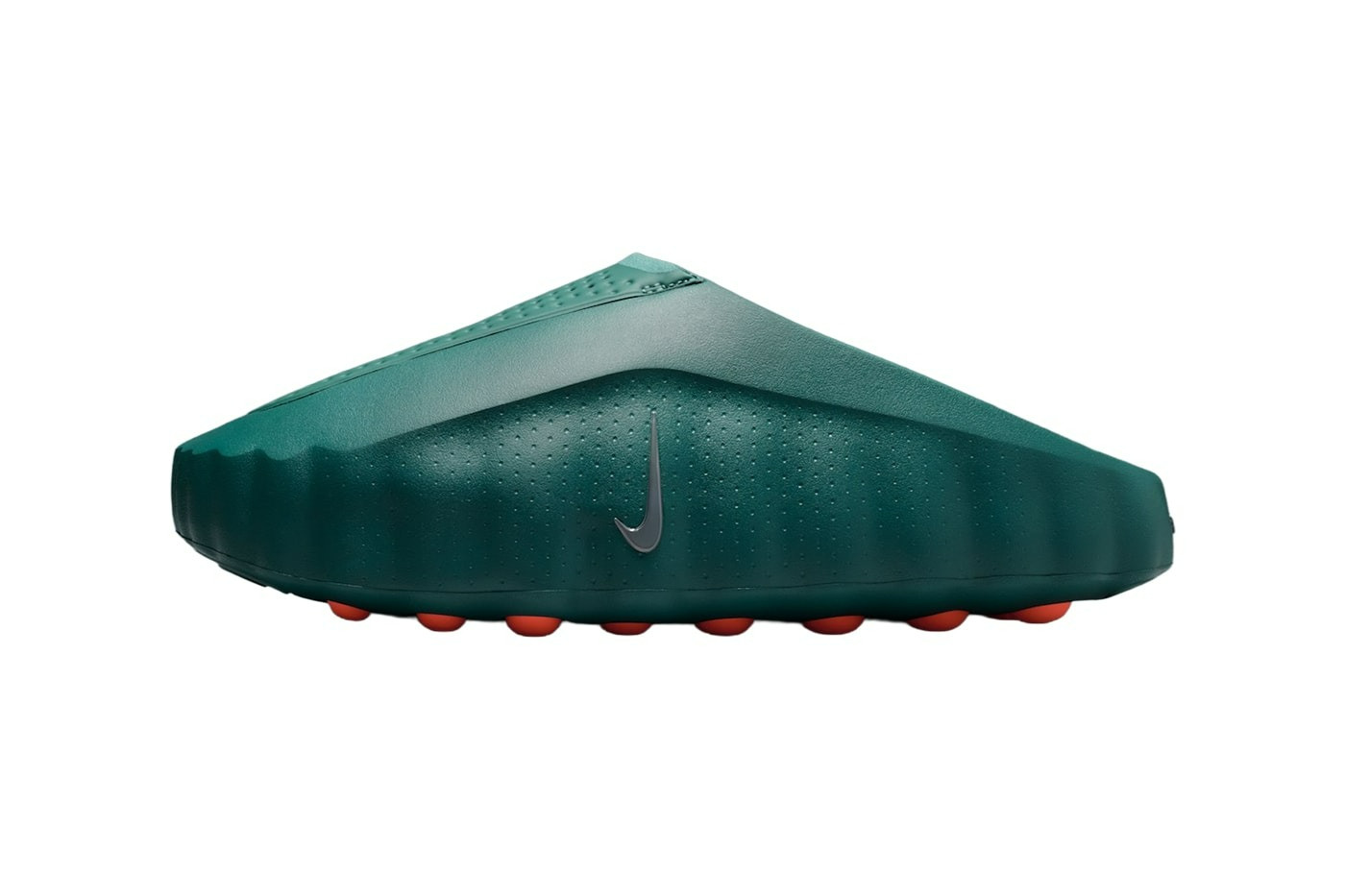 A linha Nike Mind mira no segmento de bem-estar e no estilo de vida holístico, onde o descanso é tão importante quanto o movimento. O modelo de recovery shoes chamado Nike Mind 001 é uma das apostas da marca para 2026, que querconquistar outras categorias de calçados além dos sneakers.

 

 #LTKbrasil #LTKshoes #LTKhomens