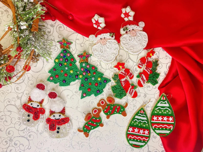 Christmas Seed Bead Earrings / Winter Holiday Seed Bead Drop - Etsy | Etsy (US)