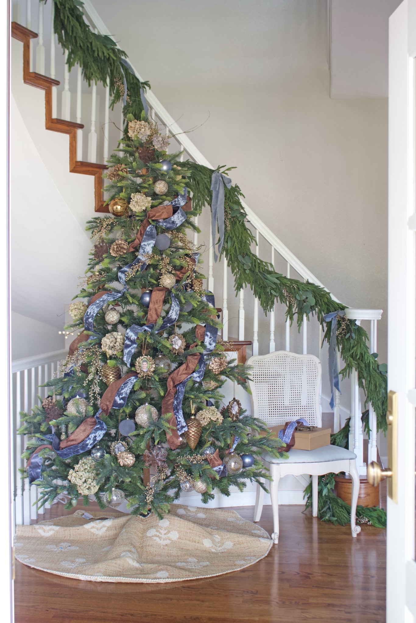 Shop my entry look with bronze & blues 💙

#LTKSeasonal #LTKHome #LTKHoliday