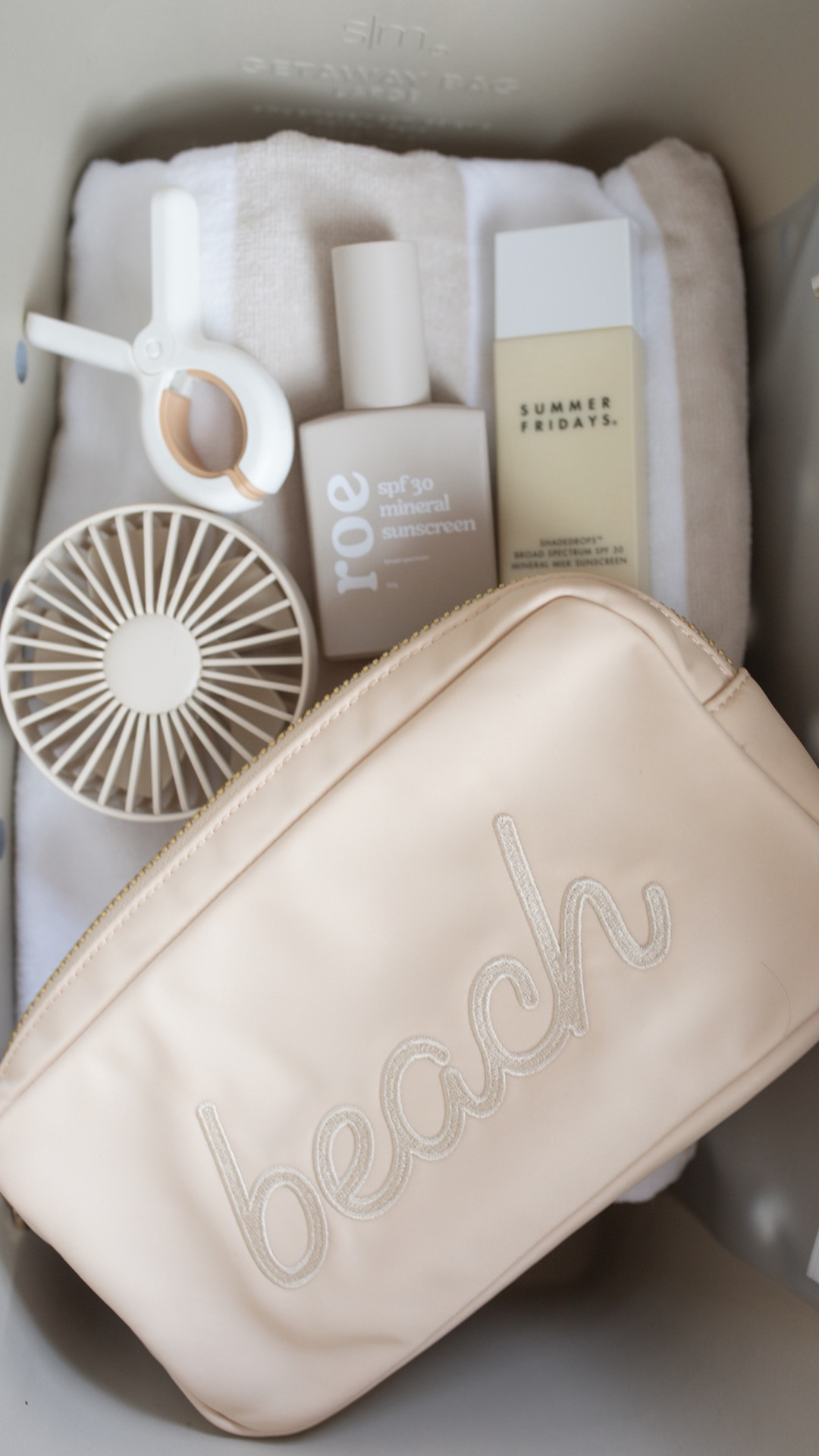 Pack my beach bag with me!

Beach bag essentials, simple modern beach bag, Amazon finds, Amazon favorites, sunscreen, Stoney clover pouch 

#LTKSeasonal #LTKTravel