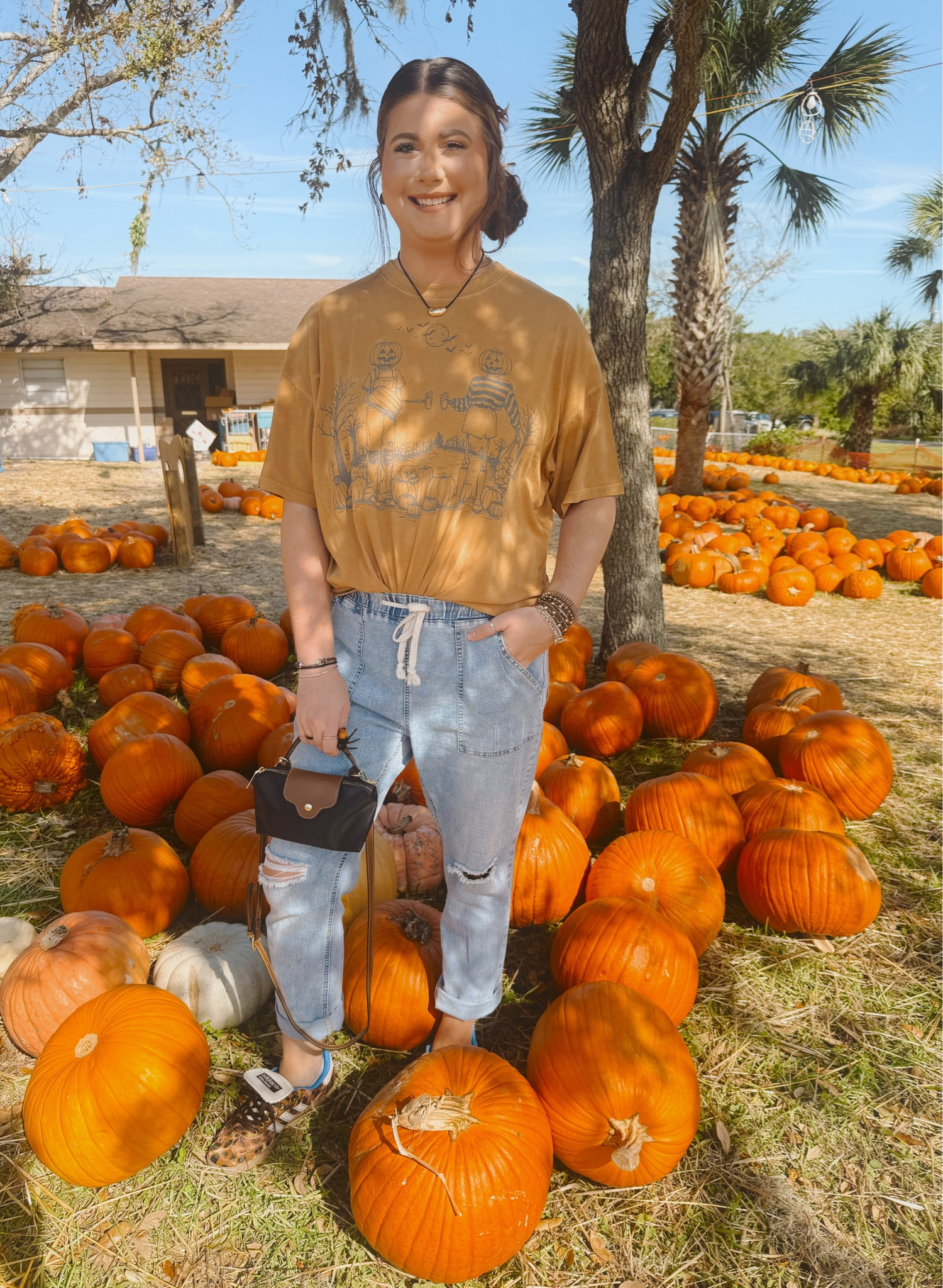 Sunday funday pumpkin patch outfit🧡


#sundayfunday #weekendfun #pumpkinpatch #falloutfit #fallootd #halloweenfit #fallstyle #fallfashion #aegraphictee #americaneagle #halloweengraphictee #adidassamba #walesbonnersamba #sambasneakers #longchamplookalike #trendyoutfit #trendystyle 

#LTKHalloween #LTKSeasonal #LTKShoeCrush