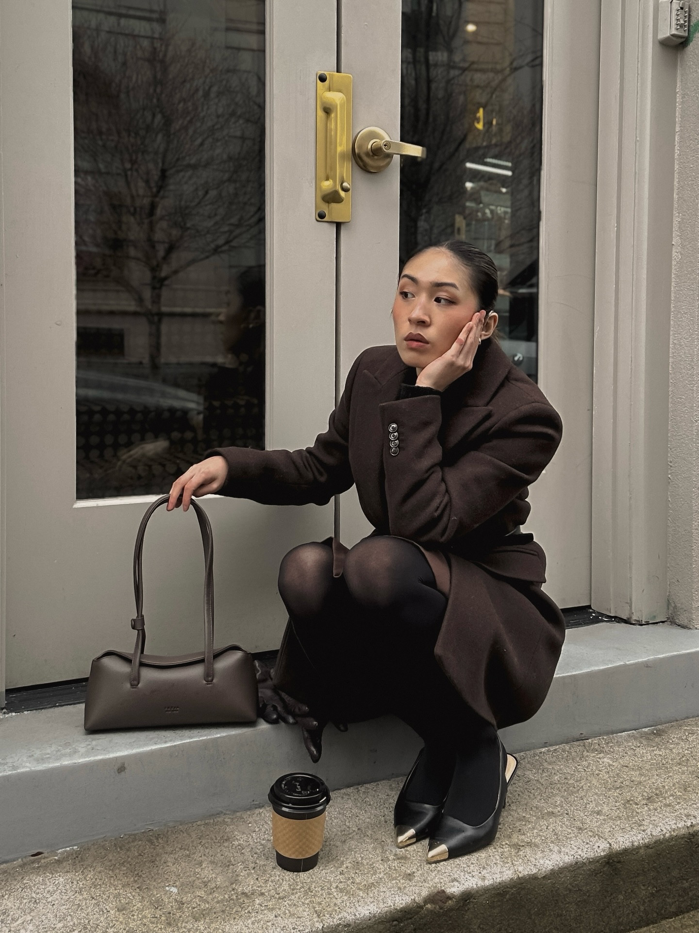 What 2026 is already looking like 🙉 >> swipe to see my New Year’s resolution for content creation this year 🤎 | At least I’m starting the year strong with another brown outfit, my gosh I can’t get enough of this color! 

Outfit details: 👇🏻
🤍 blazer: @madewell 
🤍 skirt: @aritzia 
🤍 bag: @frejanyc 
🤍 heels: @bananarepublicfactory 

🔗 Outfit specifics always linked in bio → LTK @amandacapsulewardrobe
⸻

#brownoutfit #elegantoutfit #capsulewardrobechallenge #quietluxurystyle #minimalistoutfits