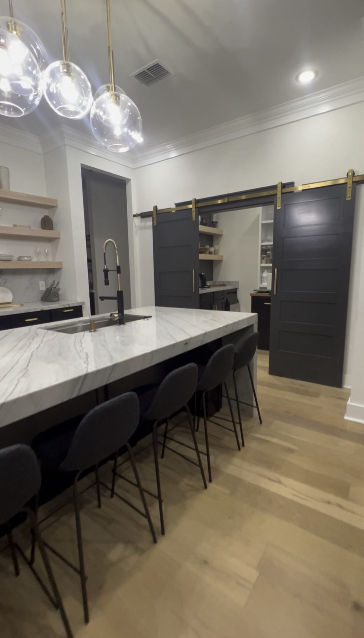 Modern Kitchen in Black & Gold

Check out these counter stools that are $40 a piece on sale  

#faucet #counterstool #stool #barstool #chandelier #globechandelier #goldbarndoor #barndoor #barndoorhardware #islandchandelier #kitchenlighting #modernkitchen #LTKStyleTip

#LTKMens #LTKSaleAlert #LTKHome
