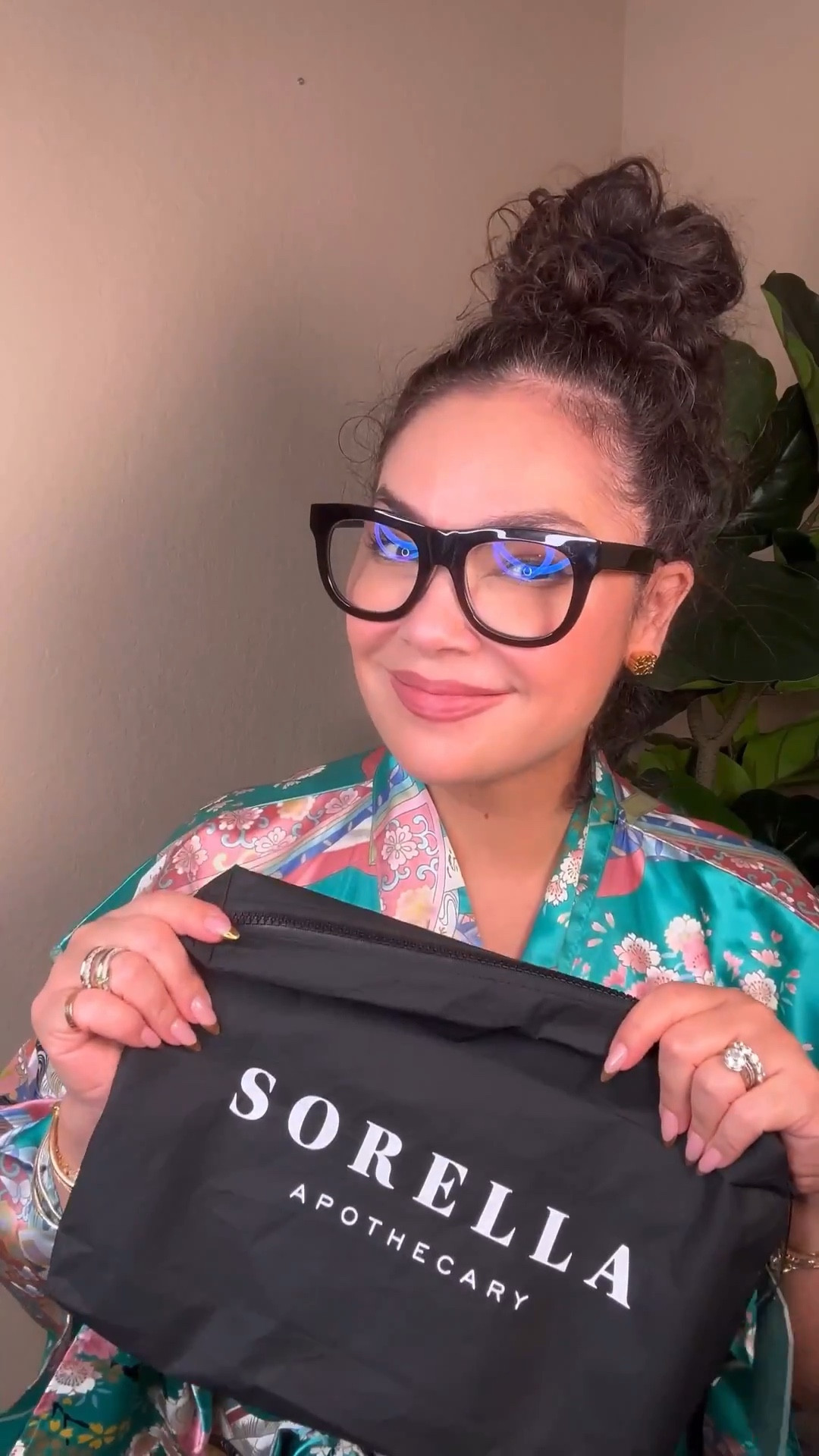 ✨ GLOW GIVEAWAY ✨

Seven steps to glassy, head-to-toe hydration - meet The Ritual Set by @sorellaapothecary. I’ve been using this luxe 7-piece collection to keep my skin soft and hydrated from head to toe. From the melt-away cleansing balm to the velvety body nectar, every step is designed to drench your skin in moisture and leave you glowing from face to feet. 💧✨

I’ve partnered with Sorella to give away their limited-edition “Tradition Set” - a beautiful 5 piece collection that’s perfect for gifting or treating yourself this holiday season.

Here’s how to enter:
💫 Follow me here
💫 Follow me on LTK
💫 Follow @sorellaapothecary
💫 Comment SHOP below

That’s it! Winner will be announced on 12/15/25. Good luck, glow-getters! 💖

#sorella #sorellaapothecary #TheRitual #TheGlazingCollection #botanicals #barrierfirstskincare #sorellasets #giveaway #holidayglow #skinover50


#LTKselfcare #LTKOver40 #LTKGiftGuide