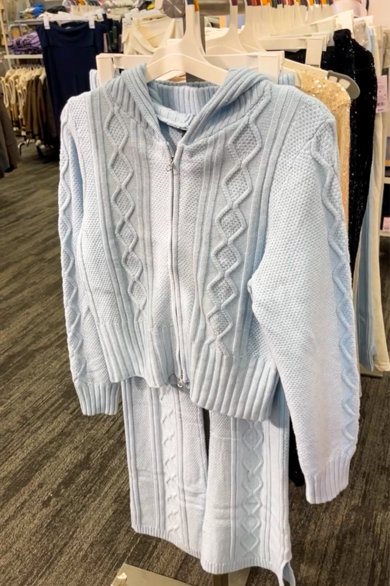 Love these Wild Fable matching cable knit sweater sets from Target! I really couldn’t allow myself to buy yet another lounge set but wish I had room in my closet for this one!!! Also comes in a few other colors.

#target
#targetstyle
#wildfable
#loungeset
#loungewear

#LTKStyleTip