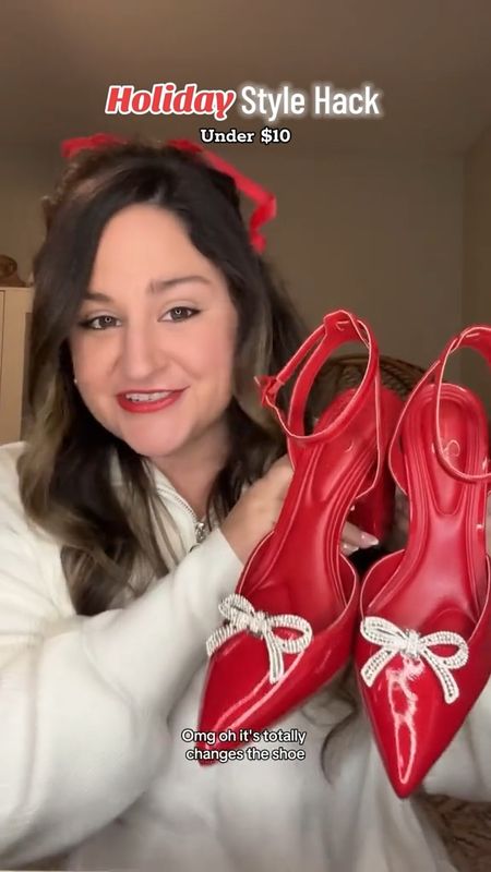 Holiday shoe style hack! 

An affordable way to update your shoes? Shoe clips and shoe charms! So cute and under $10!

Red heels
Black pumps
Chanel sling back
Work shoes
Holiday high heels
Sparkly heels
Sparkly how
Sparkly bow clip

#LTKVideo #LTKHoliday #LTKstyletip