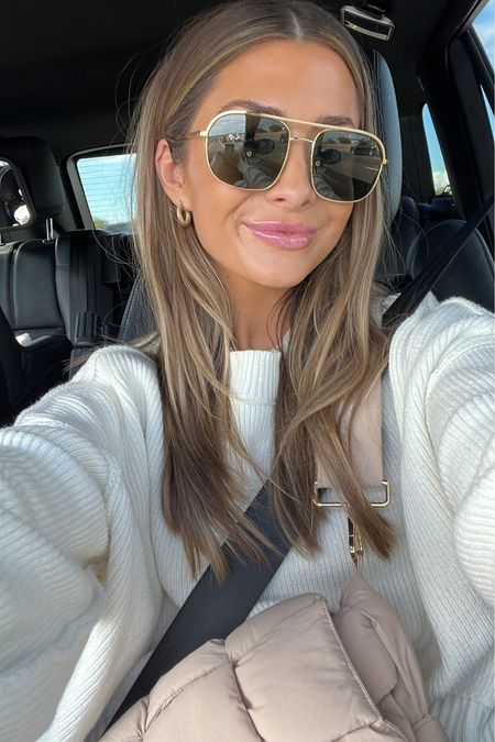 favorite sunnies & sweater always on repeat! Bag is amazon 🤍 