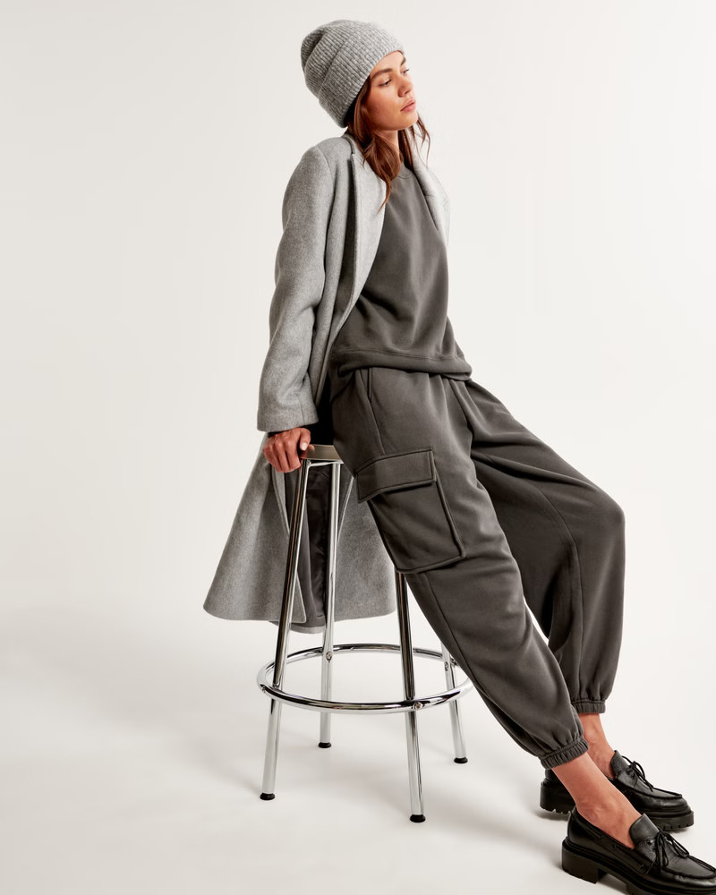 Women's Essential Oversized Cargo Sunday Sweatpant | Women's Bottoms | Abercrombie.com | Abercrombie & Fitch (US)
