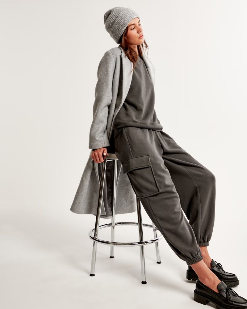 Women's Essential Oversized Cargo Sunday Sweatpant | Women's | Abercrombie.com | Abercrombie & Fitch (US)