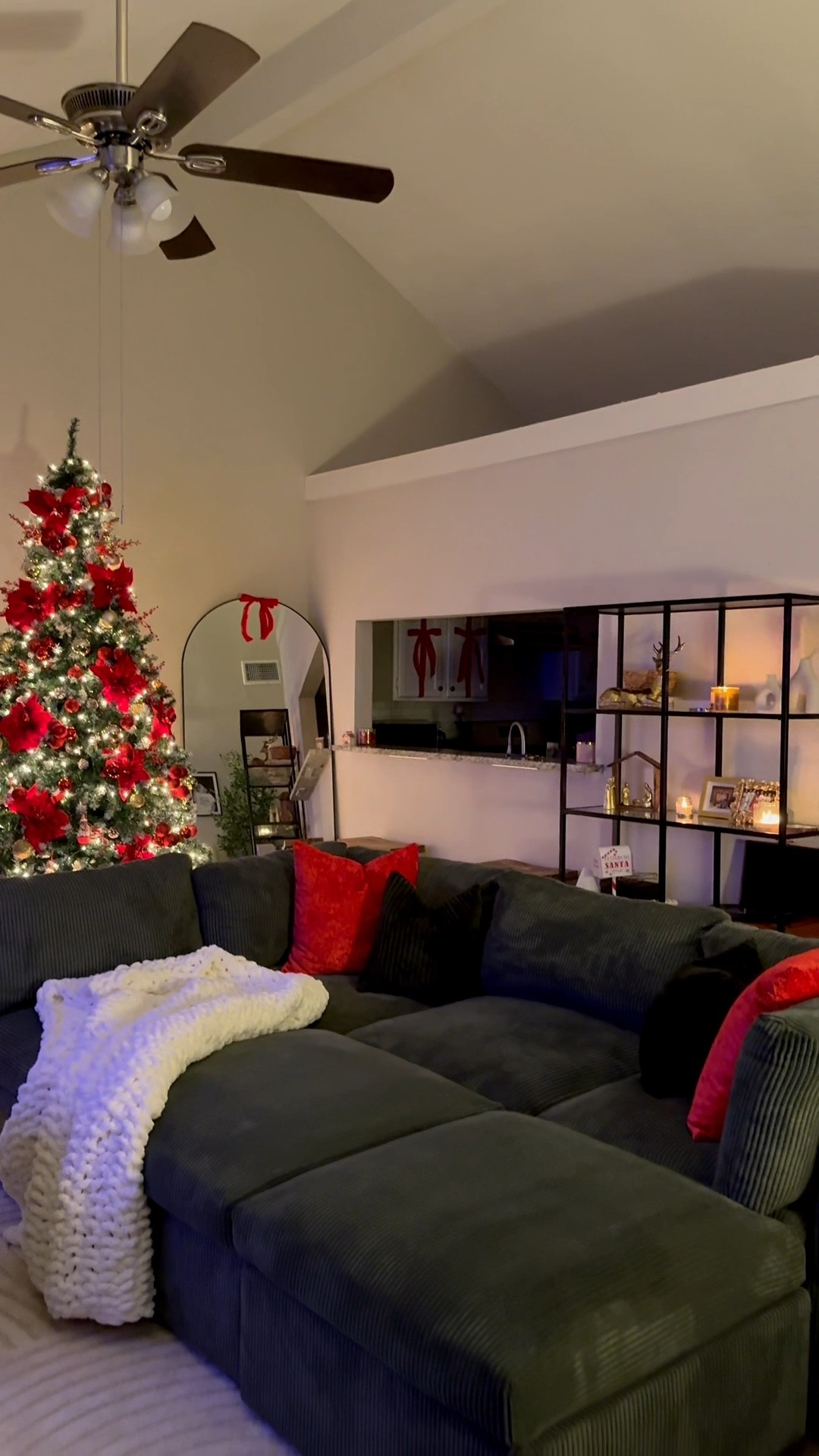 My favorite time of year! I’ve linked my favors that make this space special and cozy. 