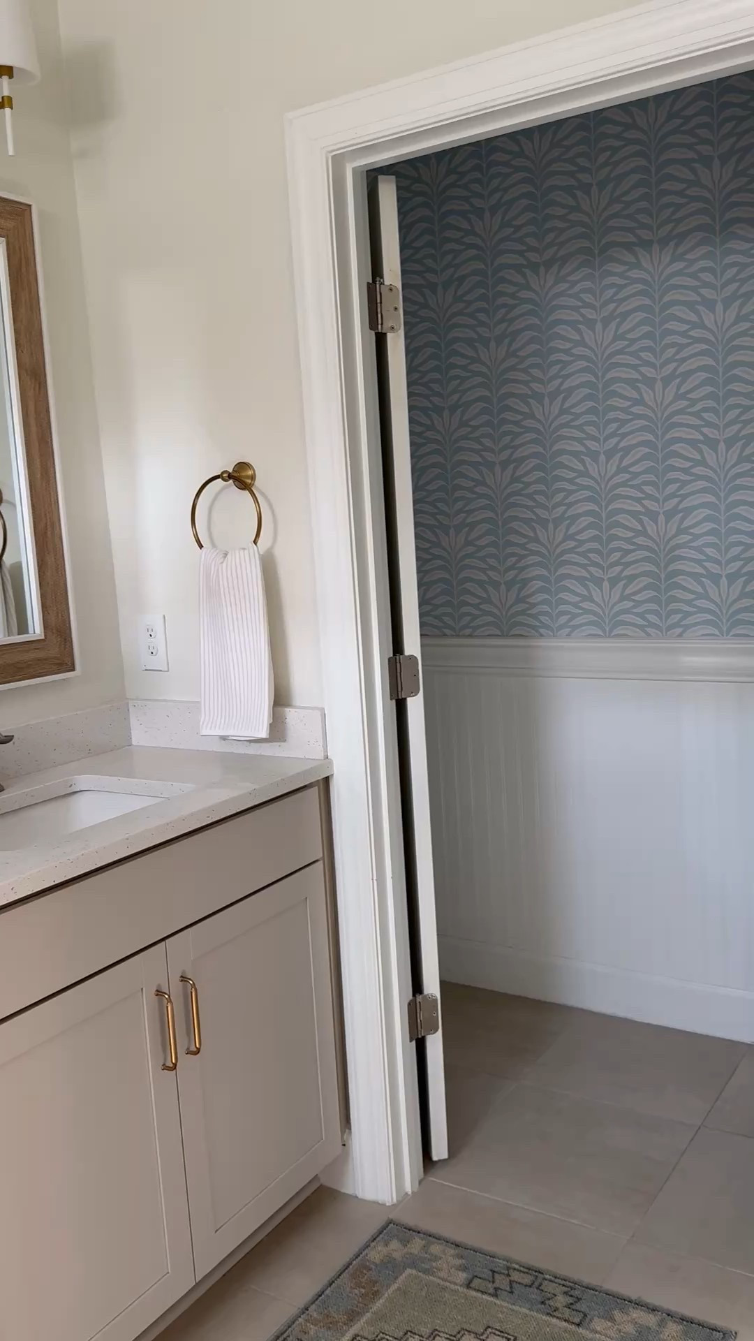 Bathroom Inspirararion 

Wallpaper, Spoonflower, vanity, mirror, lighting, visual comfort, bathroom ideas, bathroom decor 



#LTKHome