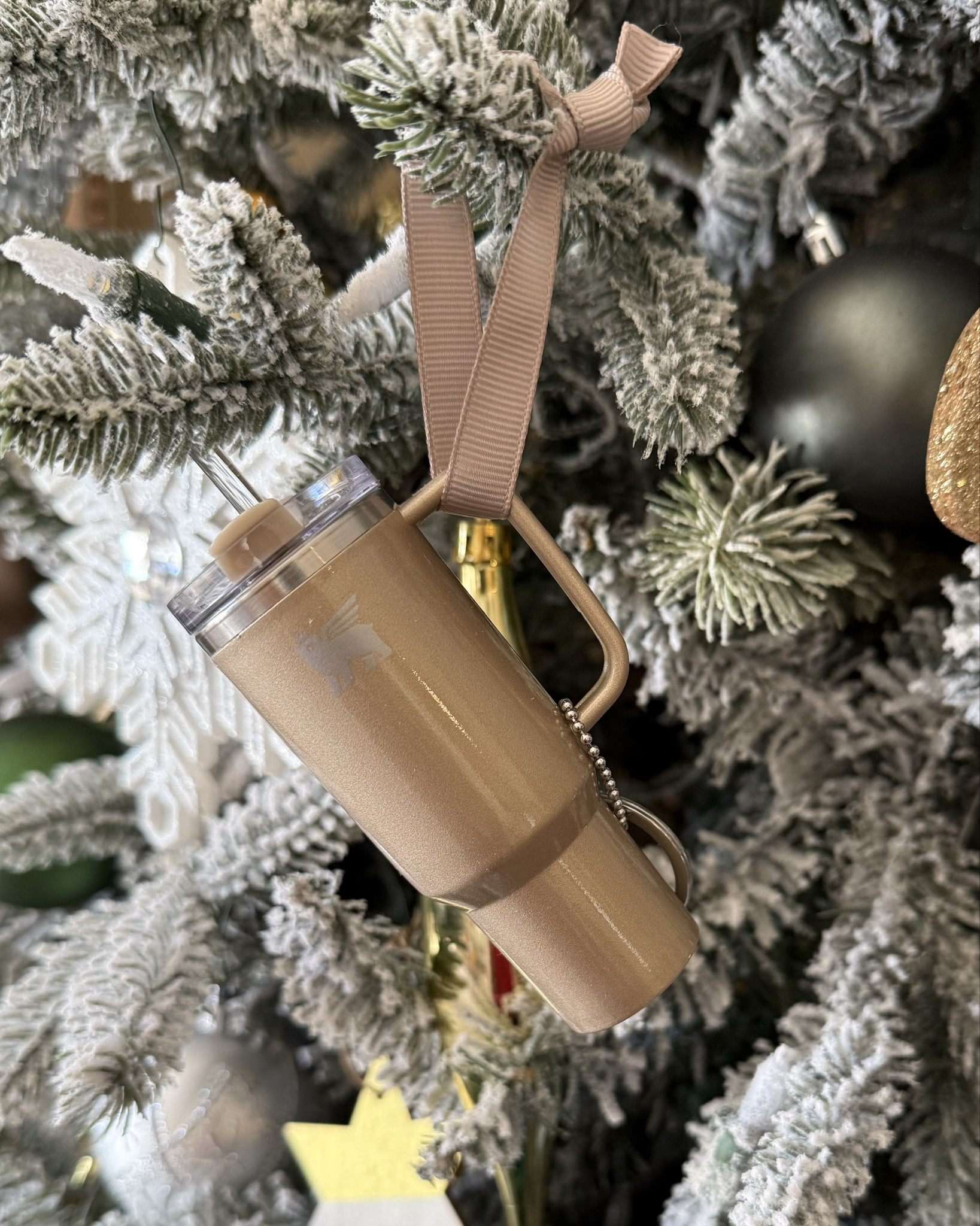 The cutest Christmas ornaments or stocking stuffers. They are just the right size to fit a lip balm, trial size mascara, money 



Stanley ornament, Stanley stocking stuffer, Stanley Water Bottle Keychain Christmas Tree Ornament

#LTKFindsUnder50 #LTKGiftGuide #LTKHoliday