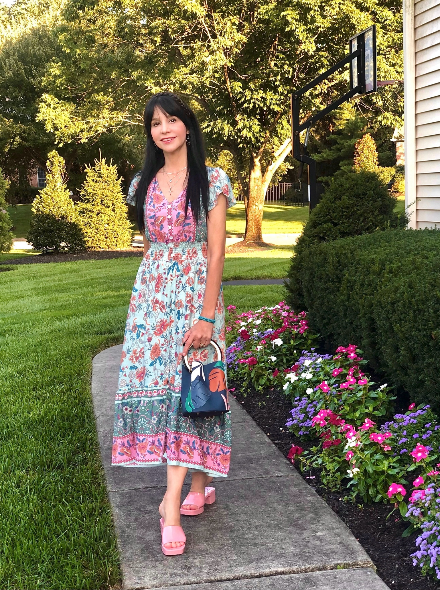 Matching my flowers and soaking up these beautiful last days of August in this comfy carefree boho style floral dress! I love the mixed print borders!