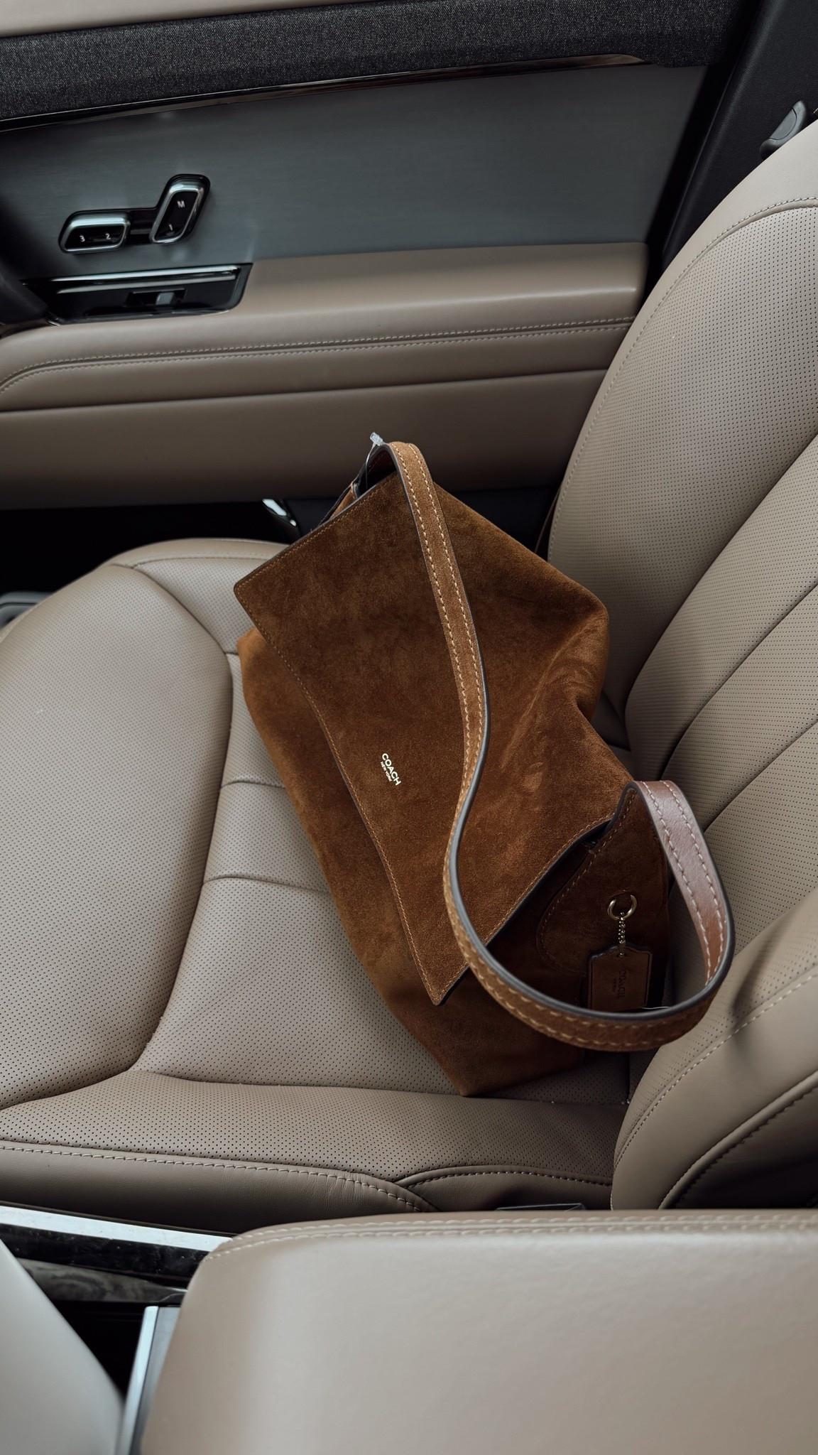 If you only had to choose one bag for fall… I found your bag! Also linking below other bags I’m loving #stylinbyaylin #aylin

#LTKdayinmylife #LTKSeasonal #LTKOver40