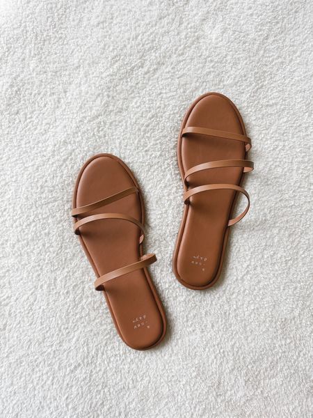 Three strap sandals - Brown Flats

#sandals #neutralflats #springshoes #targetfind #shoes

#LTKunder50 #LTKSeasonal #LTKshoecrush