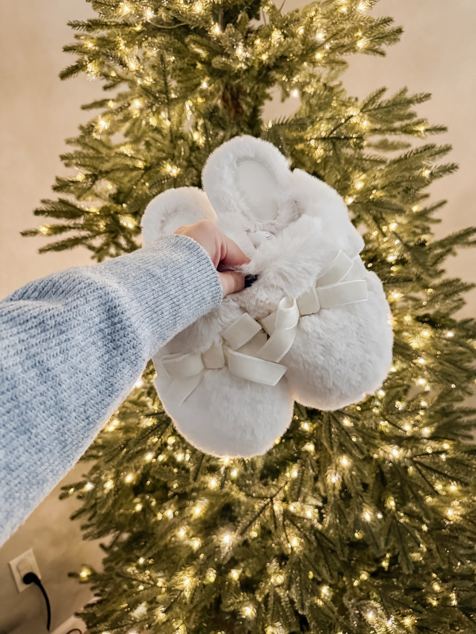 The cutest mama and me slippers! 

Target 🎯 

Matching slippers, mama and me, target finds, target toddler slippers, target mama slippers, bow slippers, toddler girl slippers, toddler girl must haves

#LTKmomlife #LTKHoliday #LTKKids