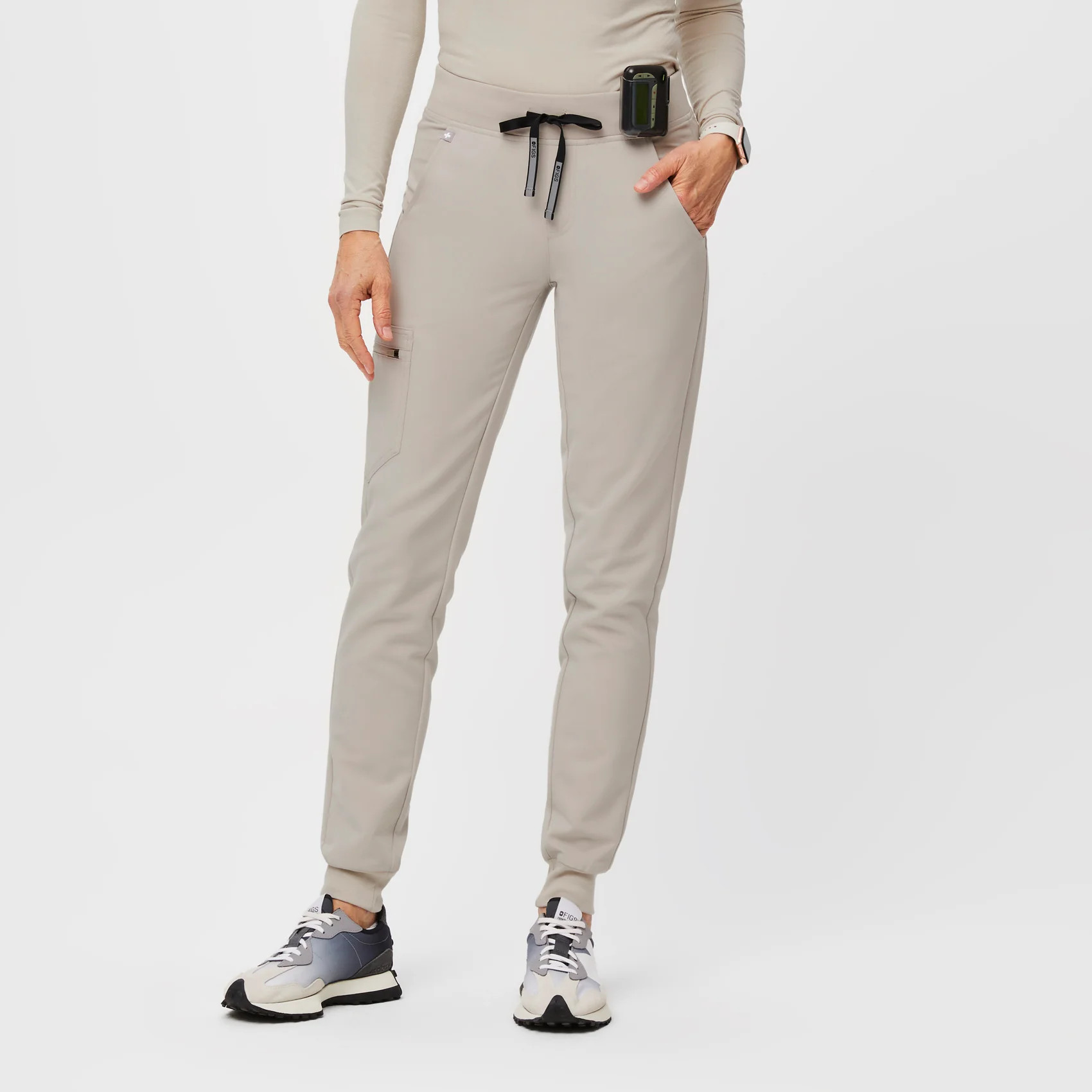 Women’s Zamora™ Jogger Scrub Pants 2.0 - Bone/Silver · FIGS | FIGS