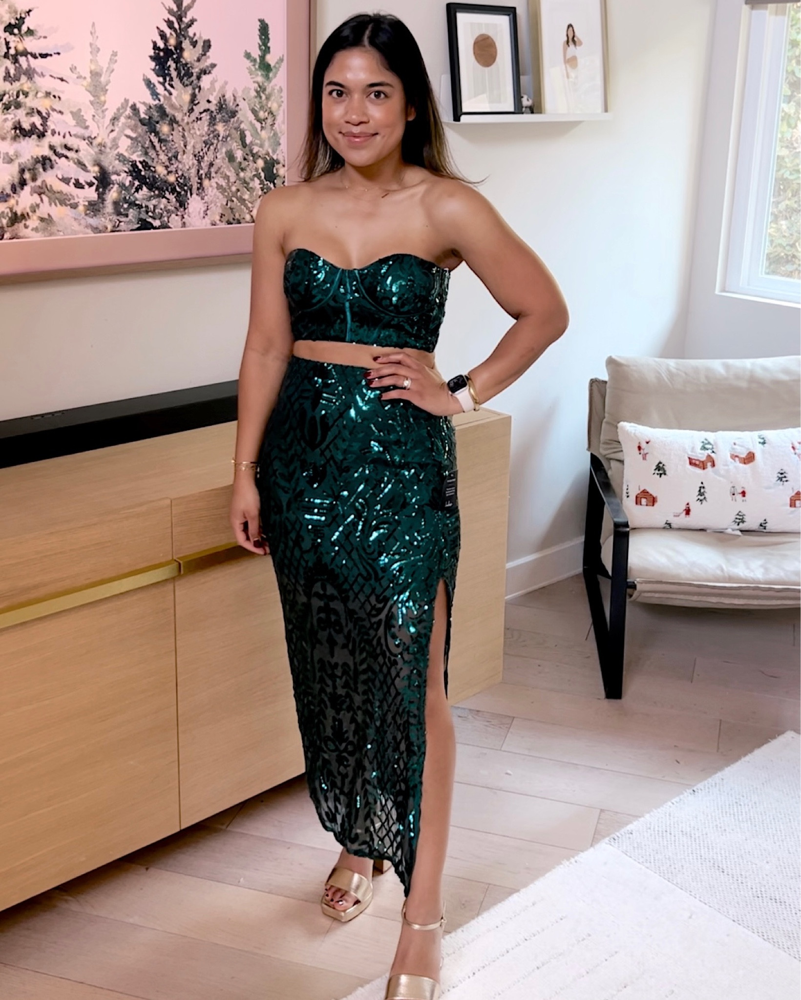 This two piece set is so fun and sparkly for your next holiday party!! Wearing a size small and fits TTS


#LTKHoliday #LTKCyberWeek #LTKfindsunder50