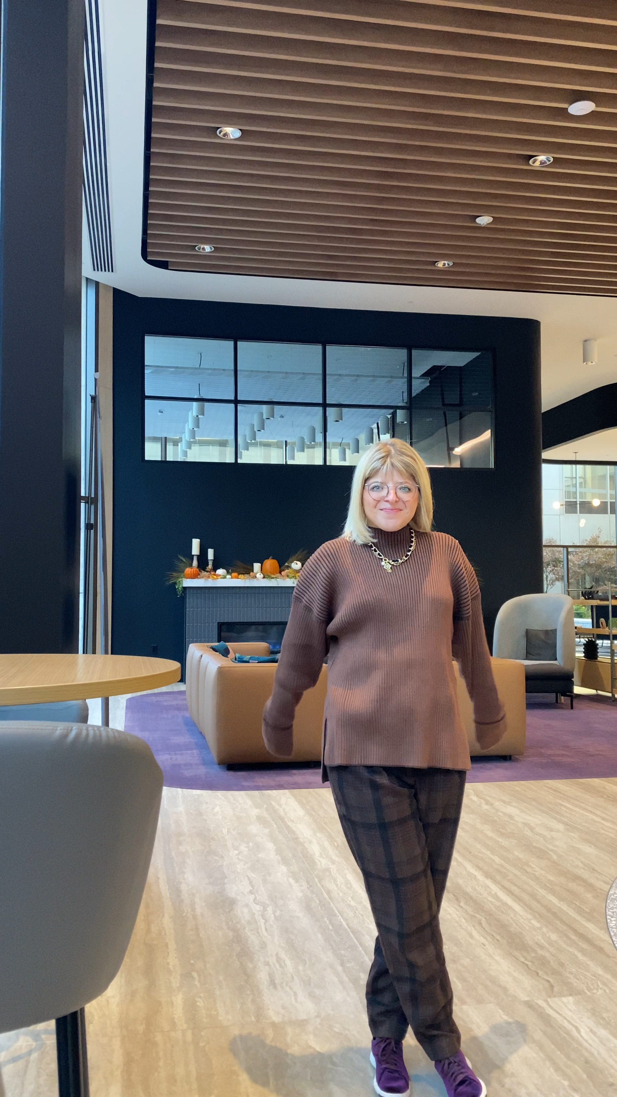 Work OOTD 🍂🐶

Thanksgiving outfit, thanksgiving, sweater, fall sweater, fall outfit, fall outfit ideas, work outfit, work outfit ideas, work outfit ideas for women, work outfits for women, brown sweater, plaid pants, plaid trousers, work sneakers, work sneakers for women, holiday jewelry, holiday necklace, chain necklace

#LTKstyletip #LTKHoliday #LTKSeasonal