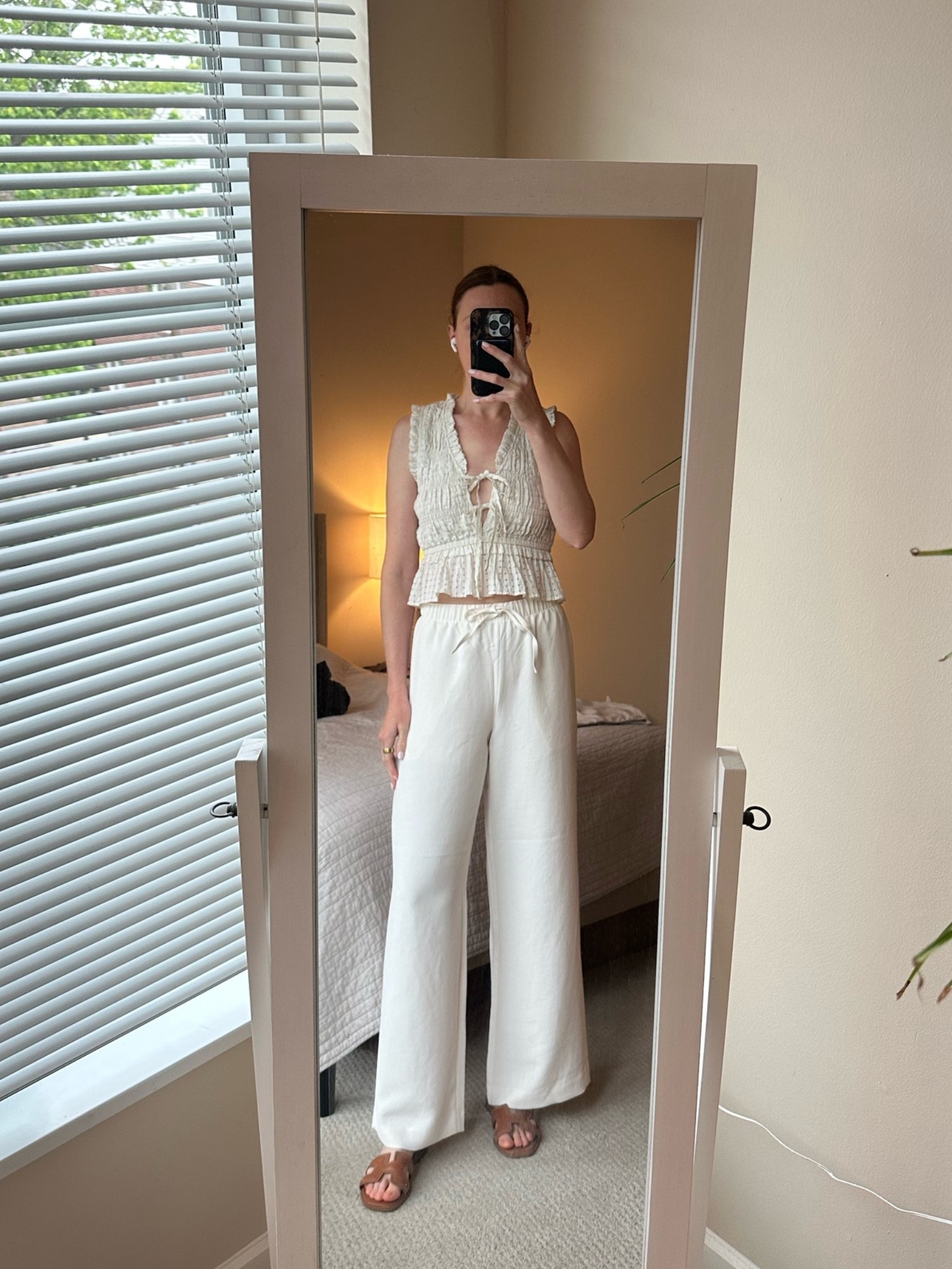 Aritzia Lodge Pants are the girl

#LTKgrwm #LTKootd #LTKmomlife