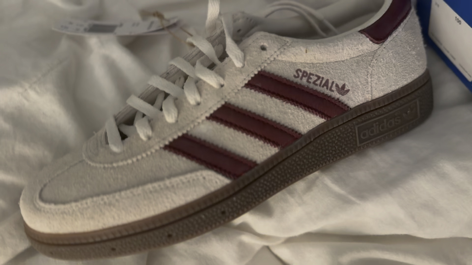 Adidas Fall 🍒🤎 shoes #fallsneakers #fallshoes #adidas #spezial

#LTKShoeCrush #LTKSeasonal