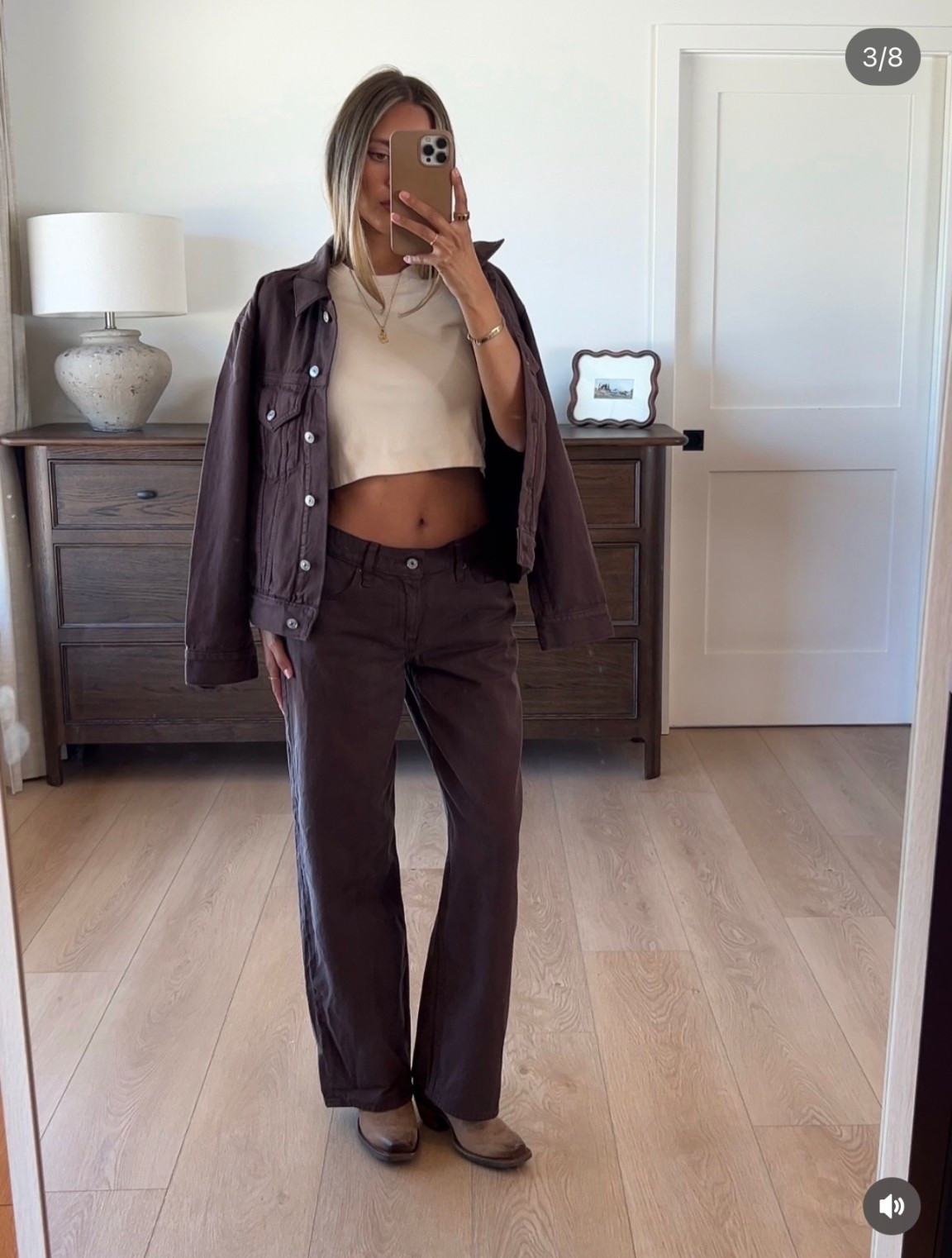 WHAT IM WEARING:
Brown denim - Abercrombie
(I did 24 short. I'm 5'4 and normally do regular length but any time it's low rise I'll do short)
Brown denim jacket-Abercrombie (| did xs)
Basic tee- cuts tomboy tee (best basic)
Boots- older from BOOTBARN