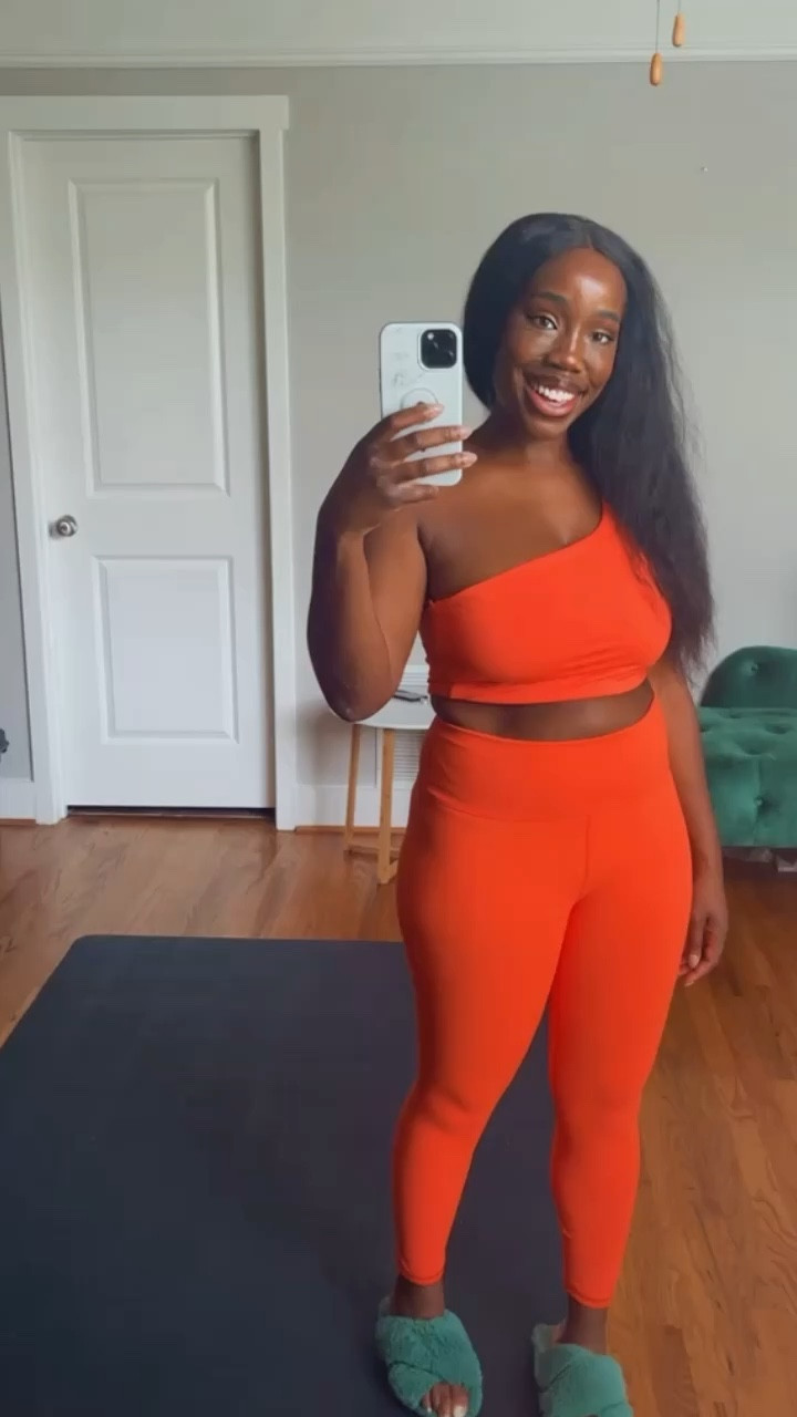 New fabletics set just in time for summer ☀️ 

#LTKfit #LTKunder50 #LTKcurves