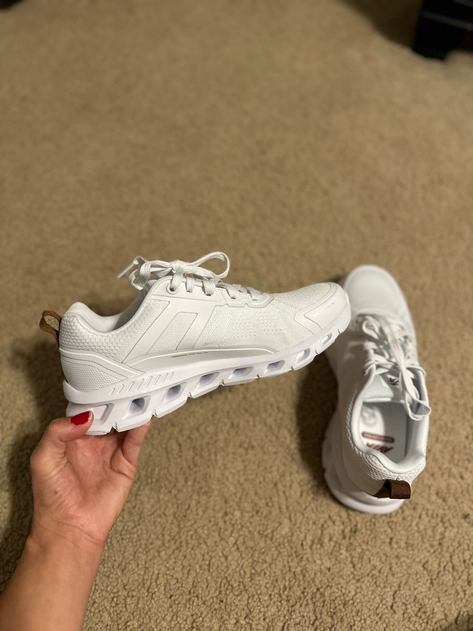 On Cloud dupe. They normally go for $160 but these are only $27!