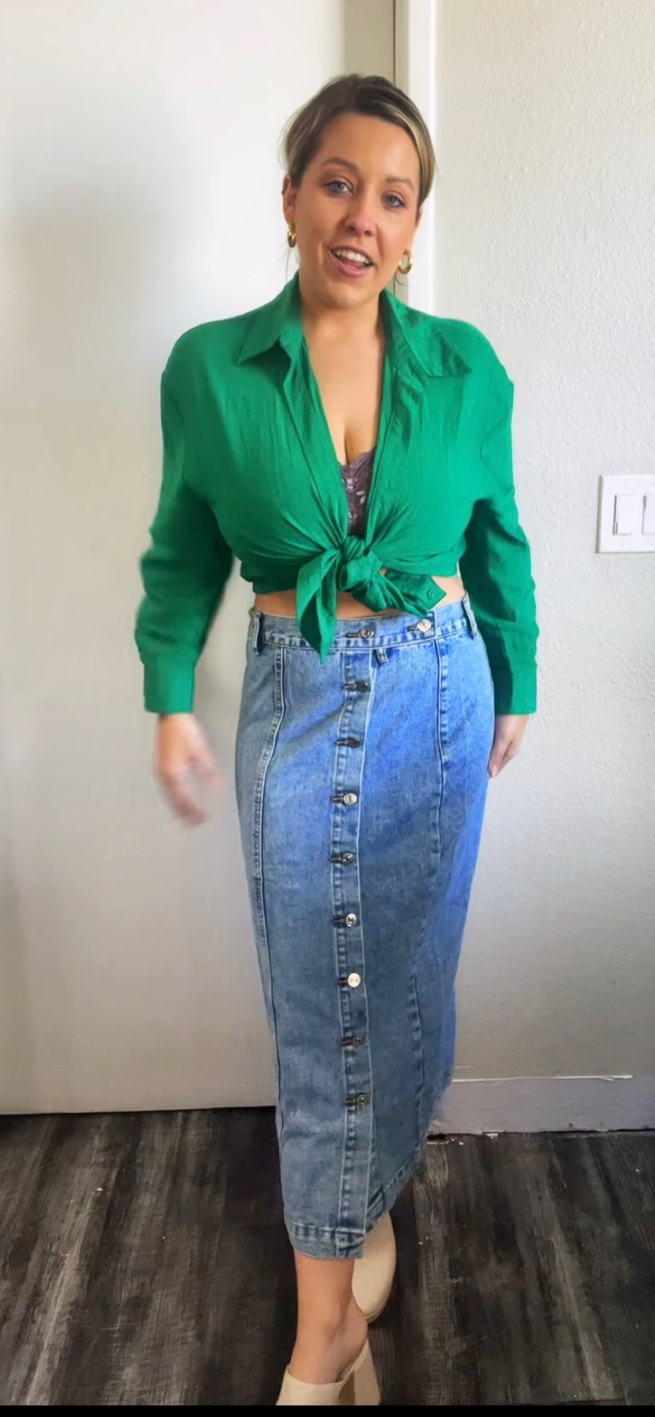 Denim midi skirt with buttons



#LTKSeasonal #LTKtravel #LTKcurves