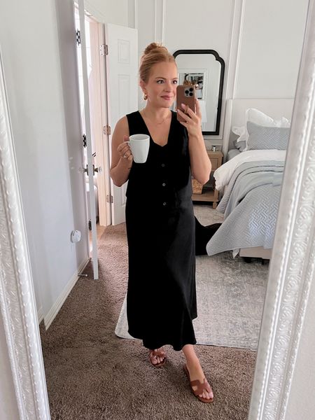 Today’s work from home look! This slip dress I can’t stop wearing! Love it with a vest, cardigan, blazer, sweater! So easy to slip on in the morning and it’s lightweight for the summer!

Sizing:
Vest- small
Slip dress- small

#LTKStyleTip #LTKSeasonal #LTKSaleAlert