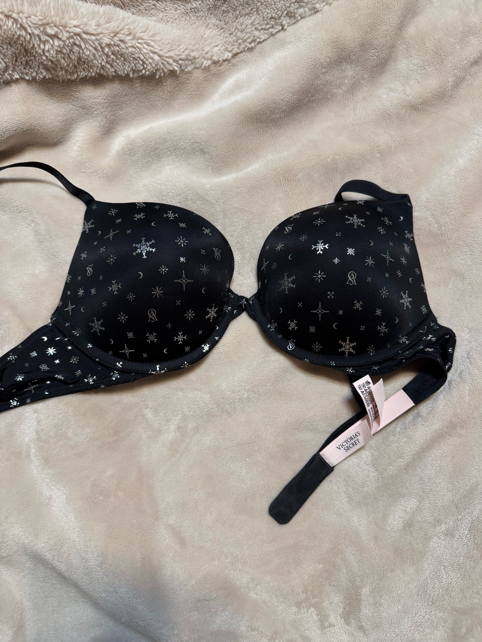 Victoria Secret Snowflake Bra 

#LTKSaleAlert #LTKSeasonal