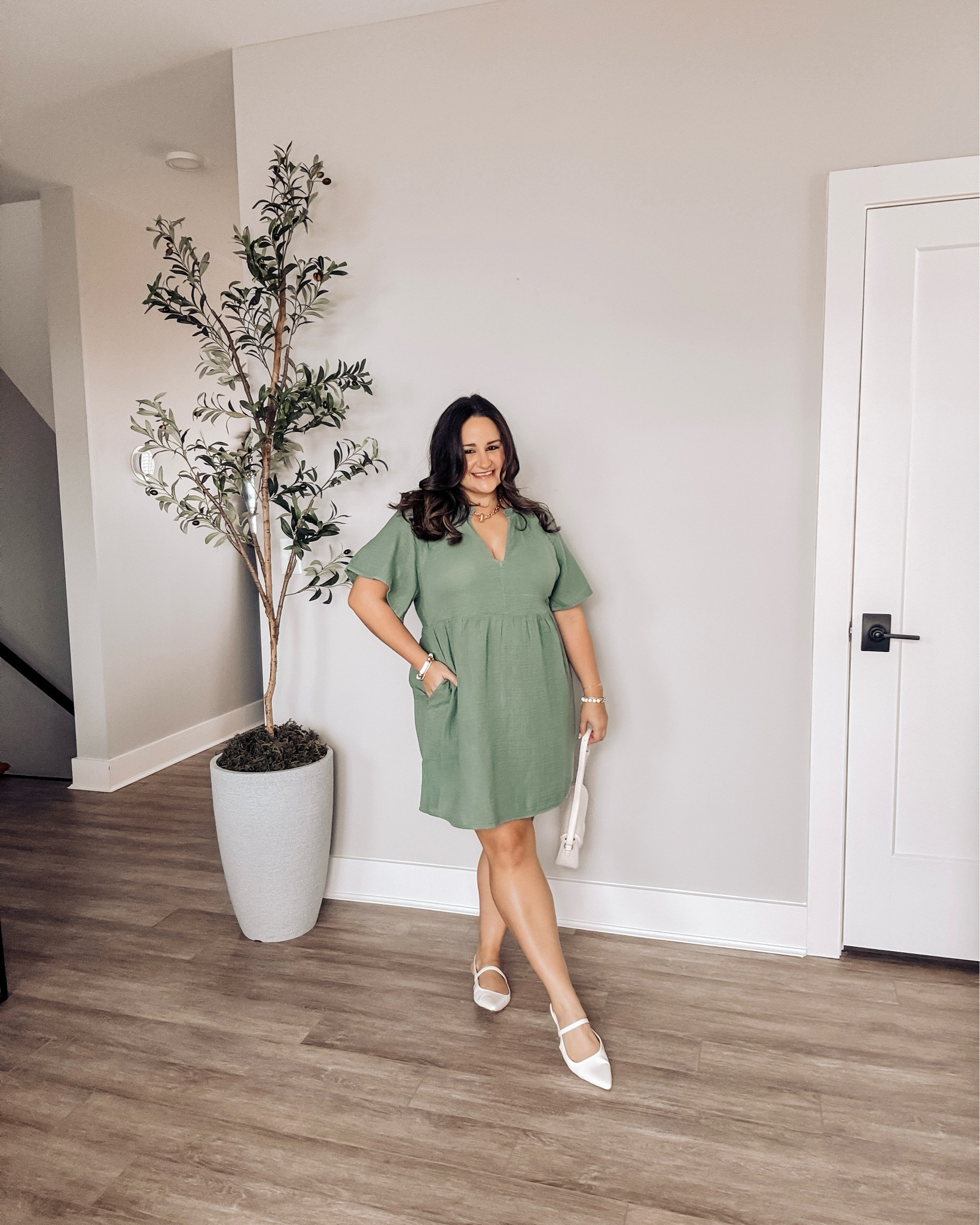 The comfiest dress you’ll ever wear! 👗 this green muslin dress is a new fave. I’m wearing a size large petite! I paired with these pointed toe flats to elevate the dress!

Also linked my favorite bra and shapewear!

Midsize, plus size, petite, dress with sleeves, dress with pockets, green dress, casual dress, comfy dress, casual outfit, mom outfit

#LTKPetite #LTKMidsize #LTKPlusSize
