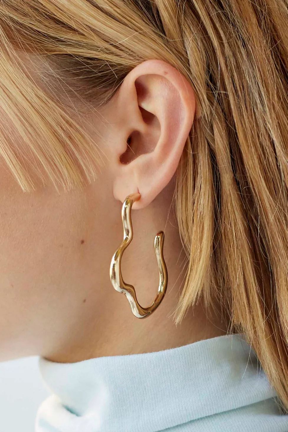 Wavy Oversized Oval Hoop Earring | Urban Outfitters (US and RoW)