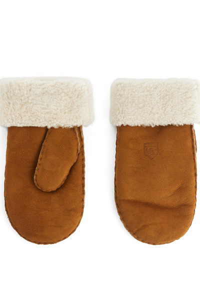 Fäustlinge mit Schaffell von Hestra – Braun – ARKET AT | Arket EU