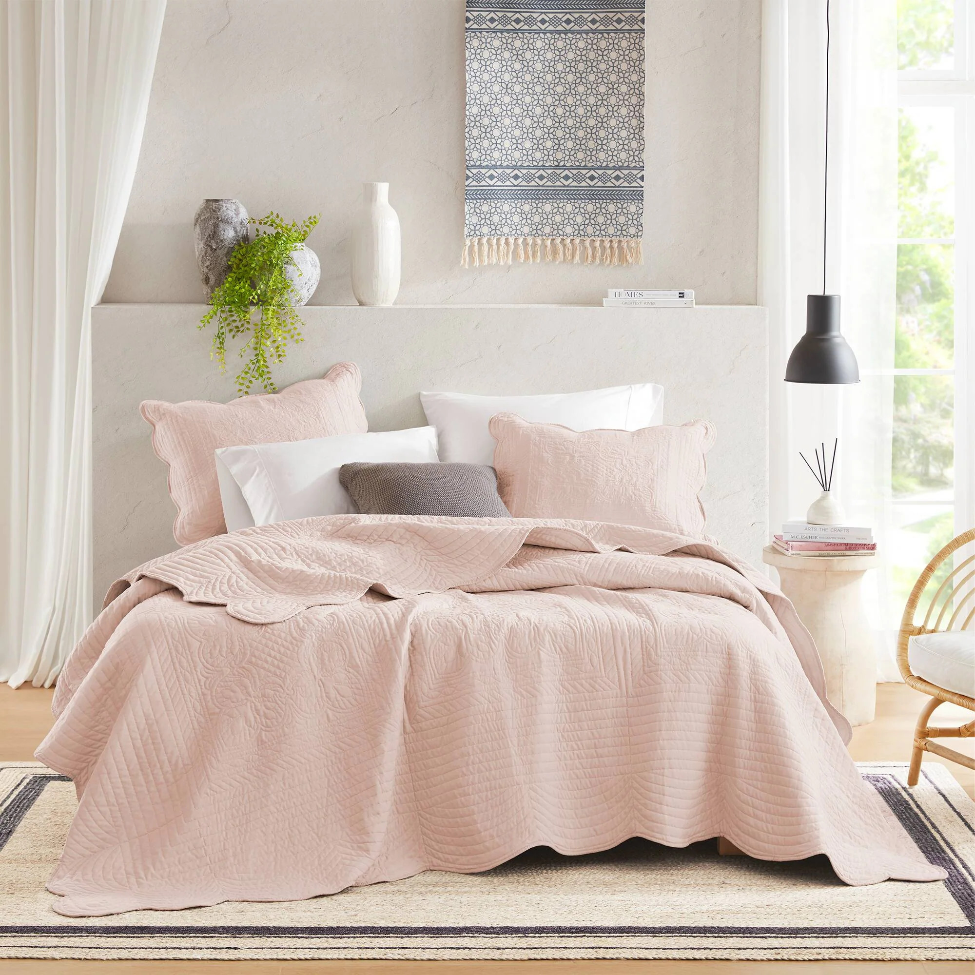 Madison Park Marino 3 Piece Reversible Scalloped Edge Quilt Set - Blush - King | Overstock