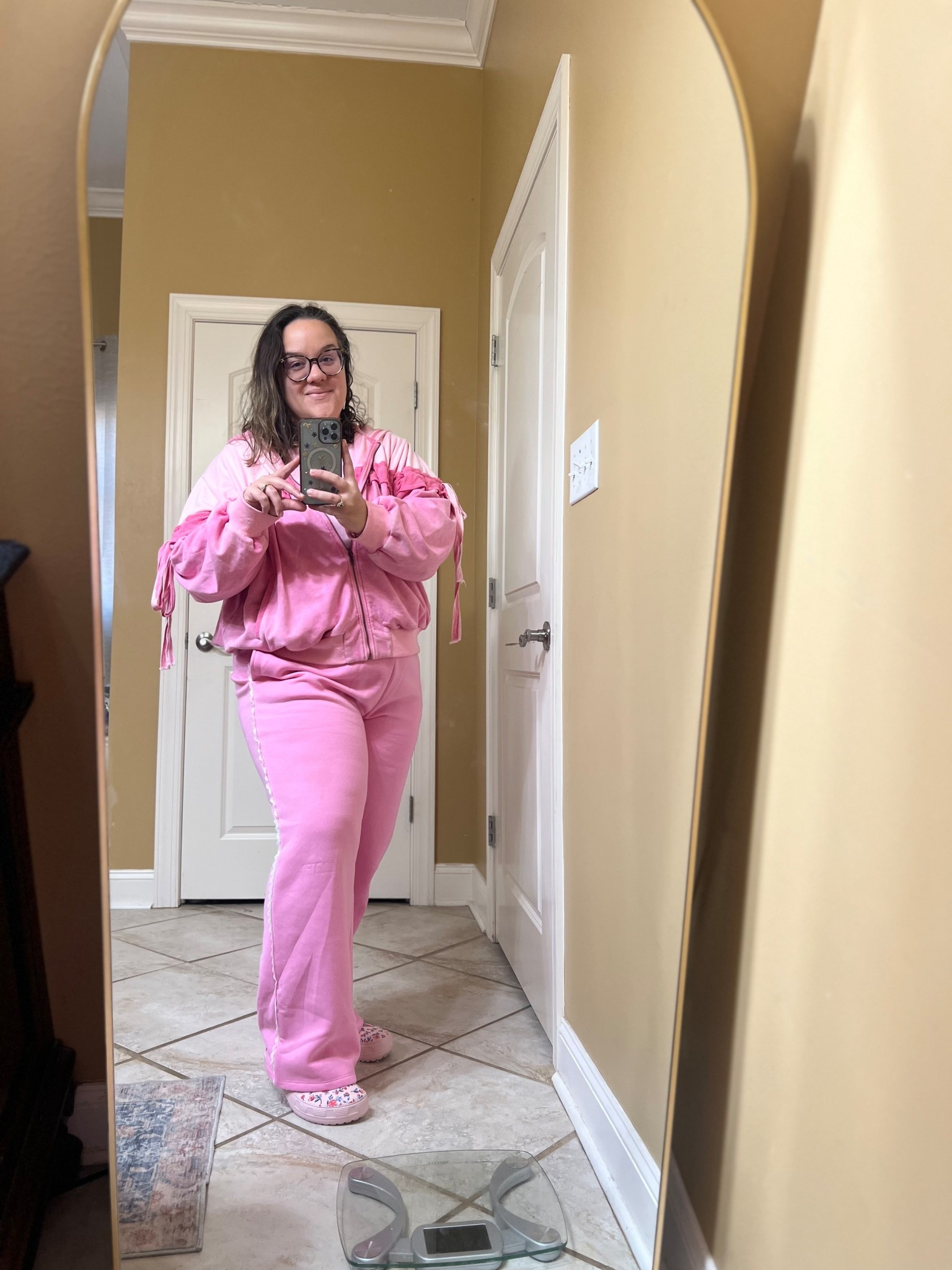 Soft, comfy, and mom-life approved 💕
These pink lounge pants are relaxed but still flattering, and the Crocs make this an easy everyday outfit you can actually live in. Perfect for school drop-offs, errands, or cozy days at home.
✔️ True to size
✔️ Soft stretch waistband
✔️ All-day comfort

🔗 Linking my pants + Crocs here

#LTKFindsUnder50 #LTKootd #LTKmomlife
