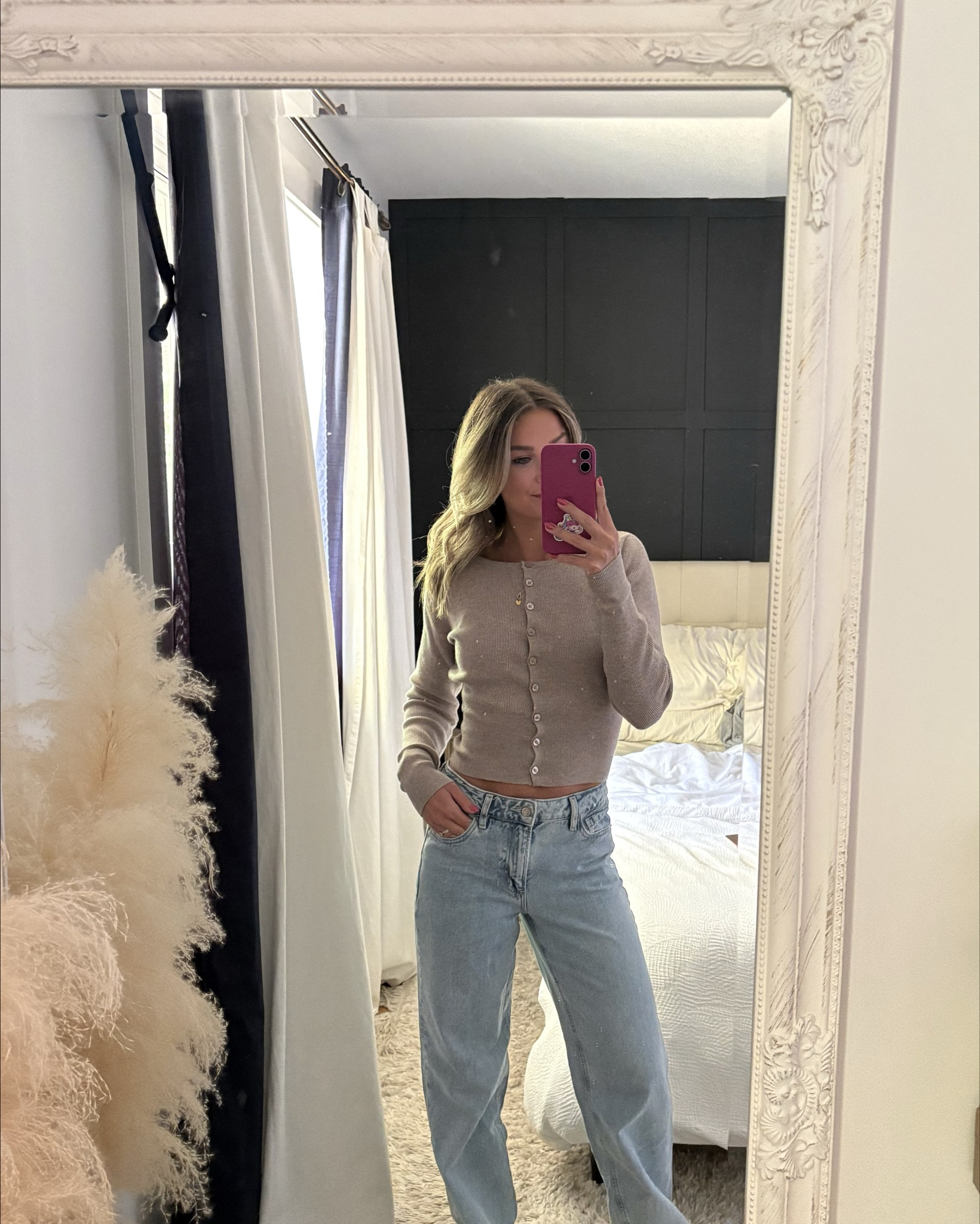 Feels like fall today 🍂 these jeans are an older version of the styles I linked! Wearing 25 bottom and XS top.

#LTKstyletip #LTKfall #LTKjeans